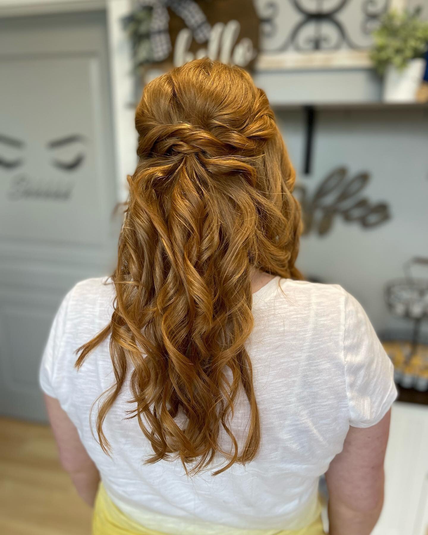 One of my most asked for hairstyles ✨

#wedding #weddinghair #bridalhair #hairstylist #hair #hairinspo #sayido #seattlehairstylist #seattlewedding #marryme #bride #glam #curls #tacomawedding #seattlehairstylist #halfuphalfdownhairstyle #2023bride #pn