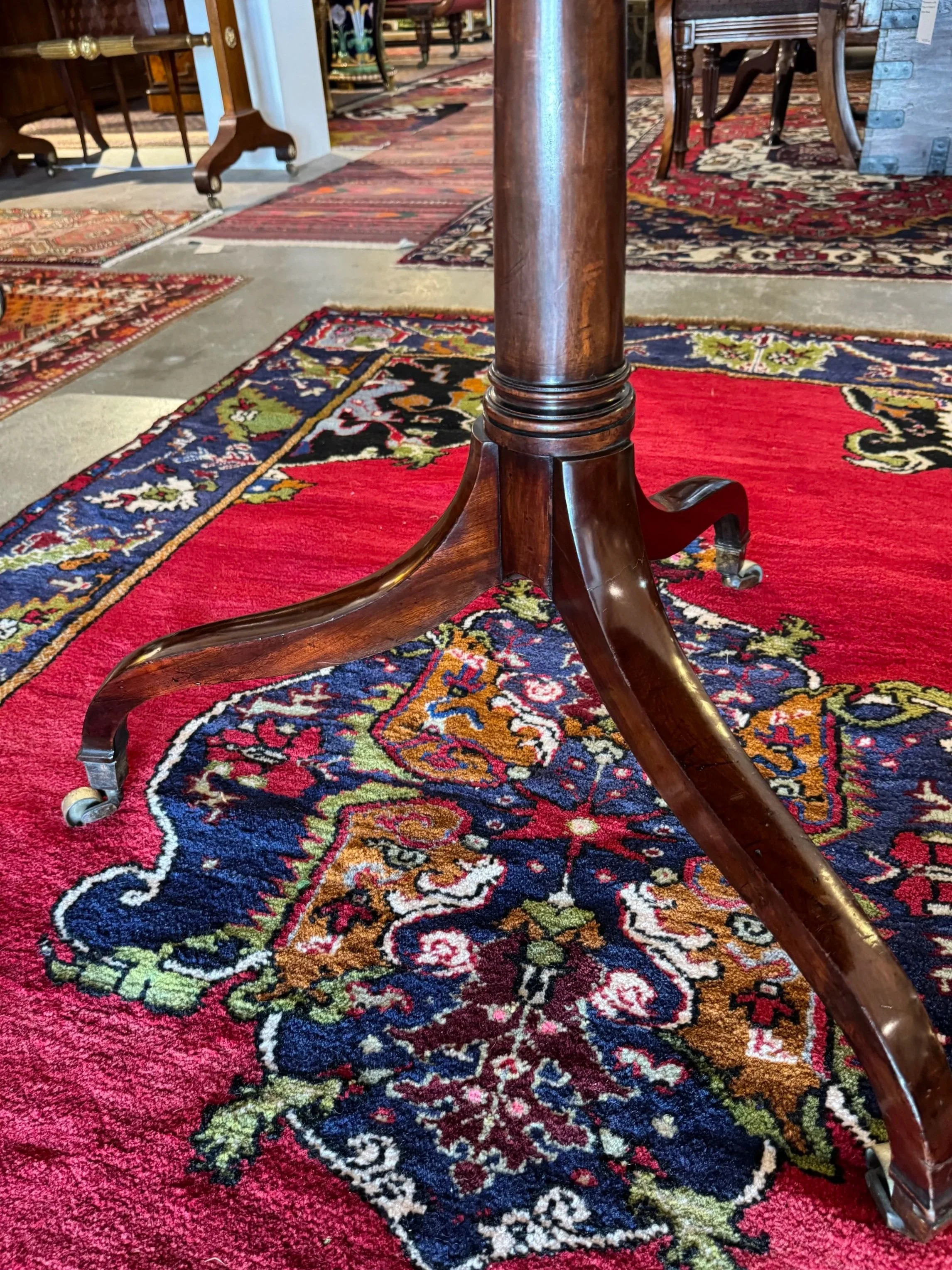 This is a picture of a superb English antique George III period octagonal plum pudding mahogany and rosewood cross banded centre table c1790.