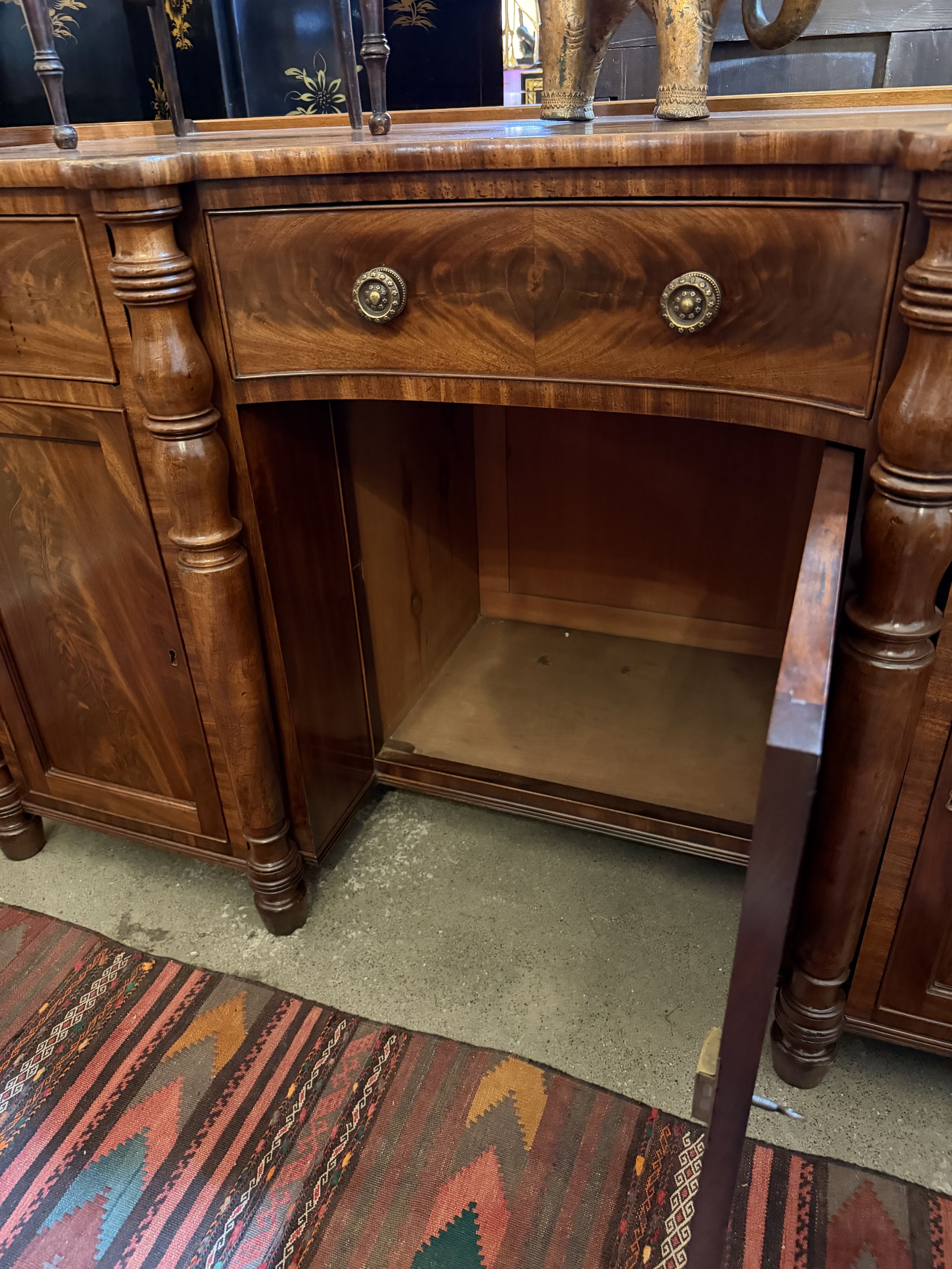 This is a picture of a very handsome George IV period mahogany sideboard attributed to Gillows of London and Lancaster c1825.