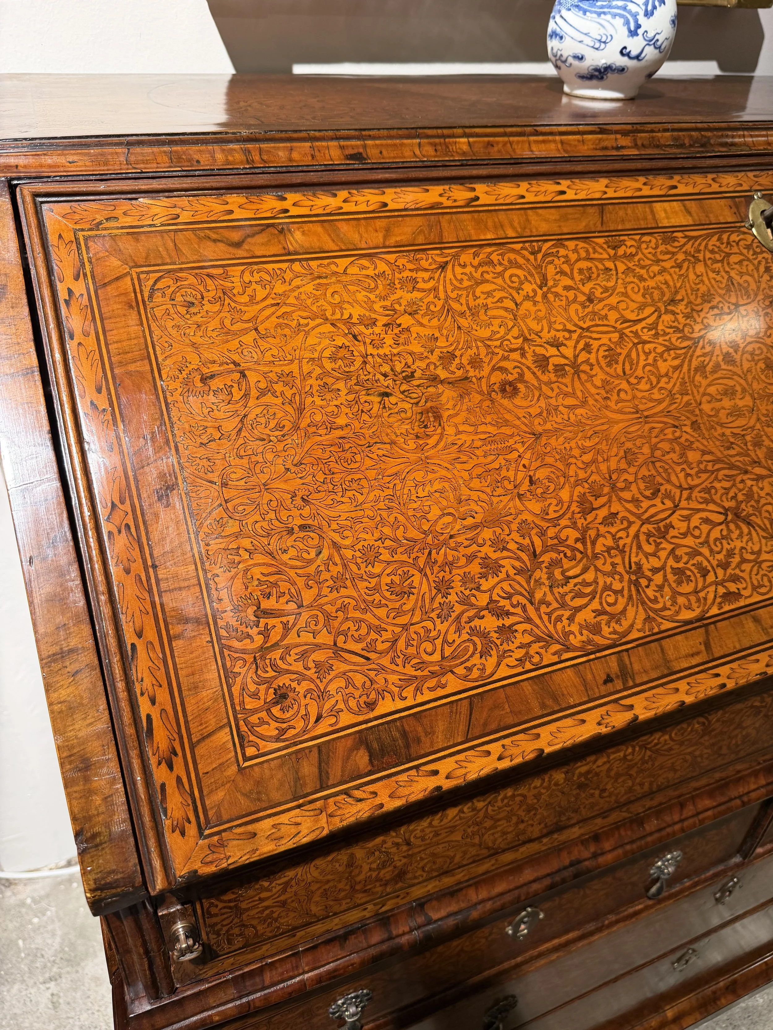 This is a picture of a very finely inlaid William & Mary period ’seaweed marquetry’ bureau c1700 attributed to Gerrit Jensen.