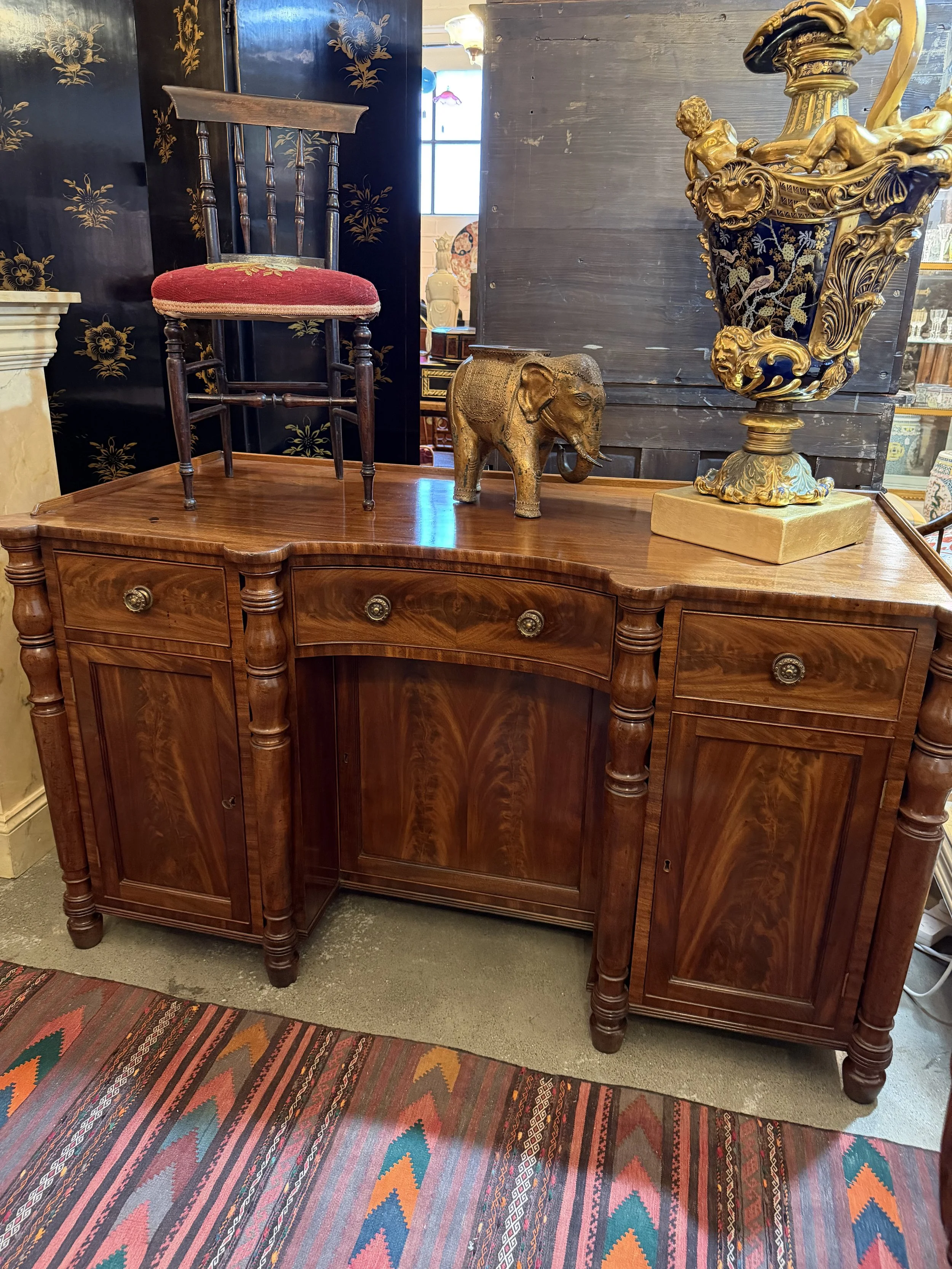 This is a picture of a very handsome George IV period mahogany sideboard attributed to Gillows of London and Lancaster c1825.