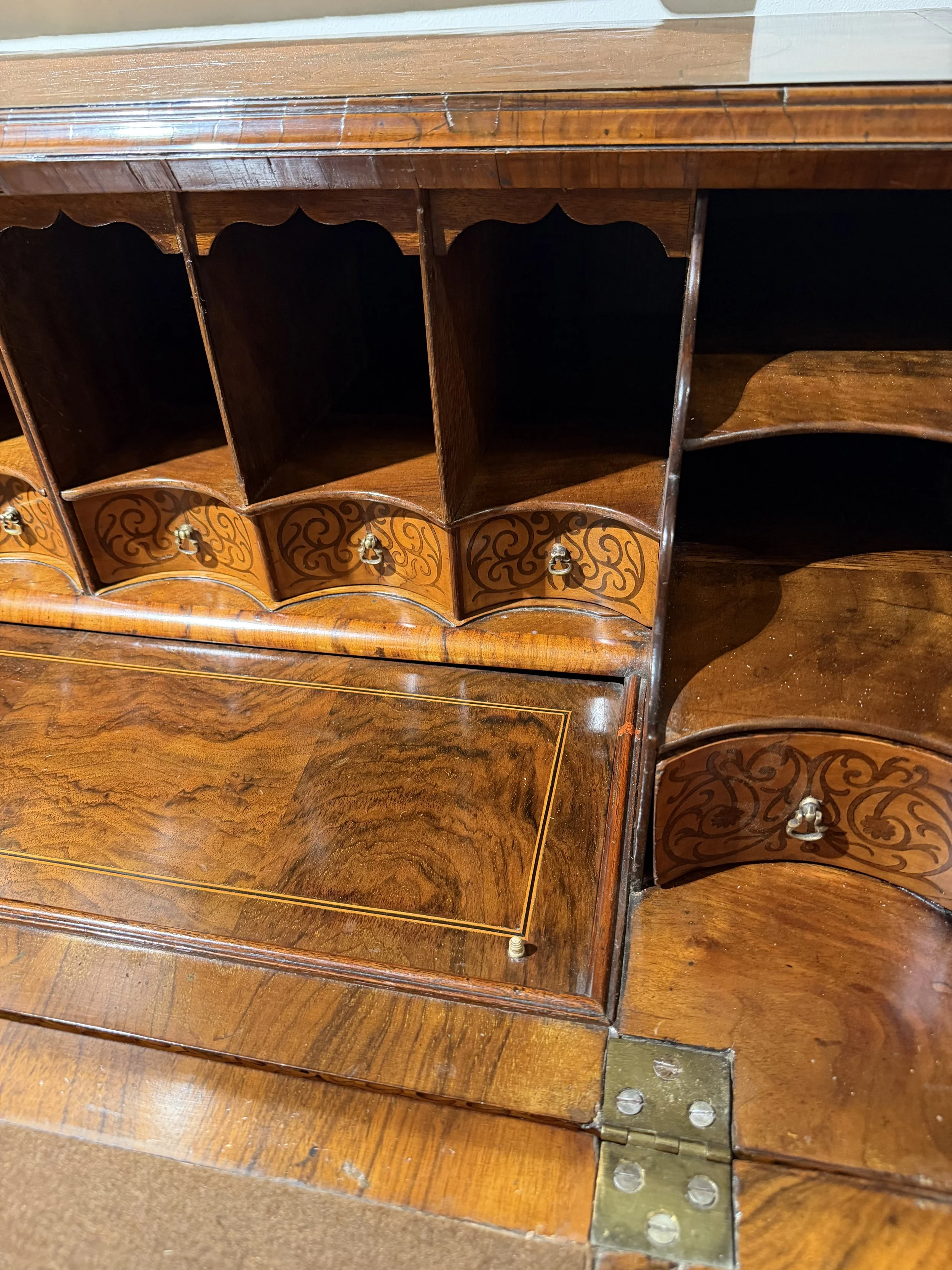 This is a picture of a very finely inlaid William & Mary period ’seaweed marquetry’ bureau c1700 attributed to Gerrit Jensen.