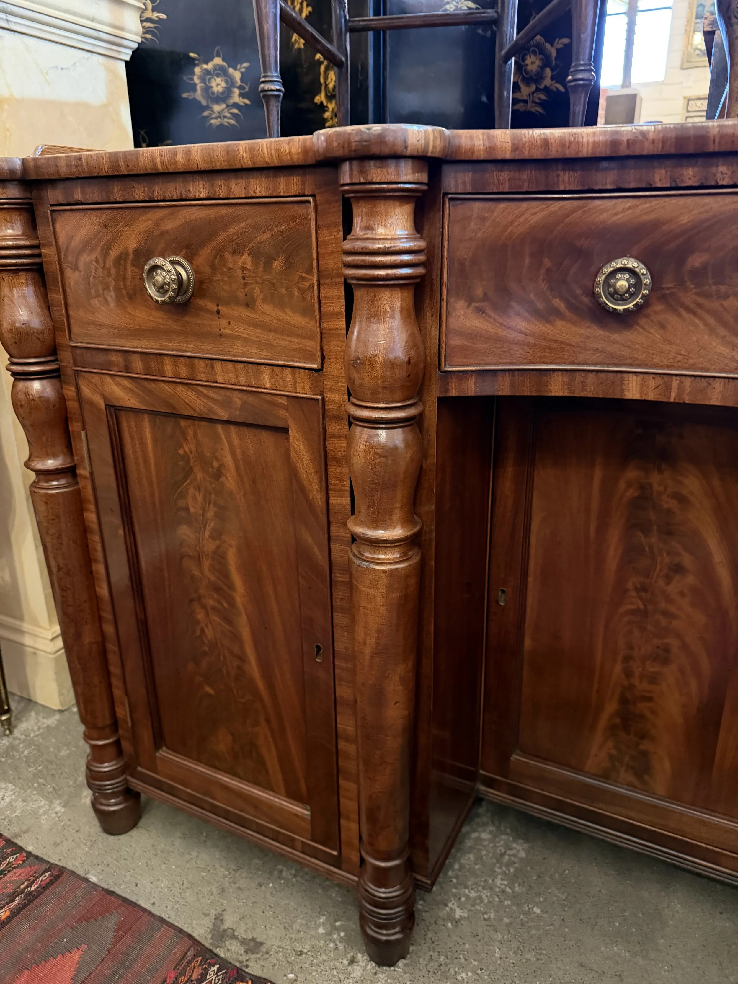 This is a picture of a very handsome George IV period mahogany sideboard attributed to Gillows of London and Lancaster c1825.