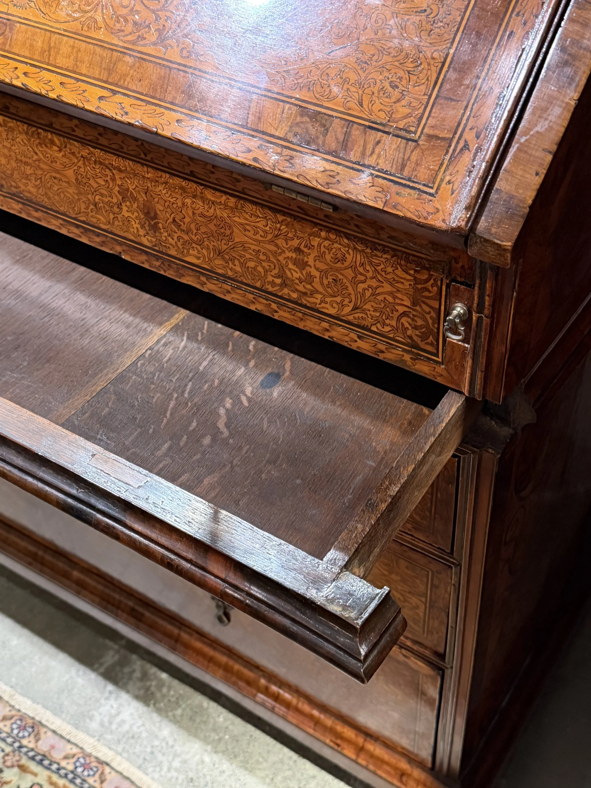 This is a picture of a very finely inlaid William & Mary period ’seaweed marquetry’ bureau c1700 attributed to Gerrit Jensen.
