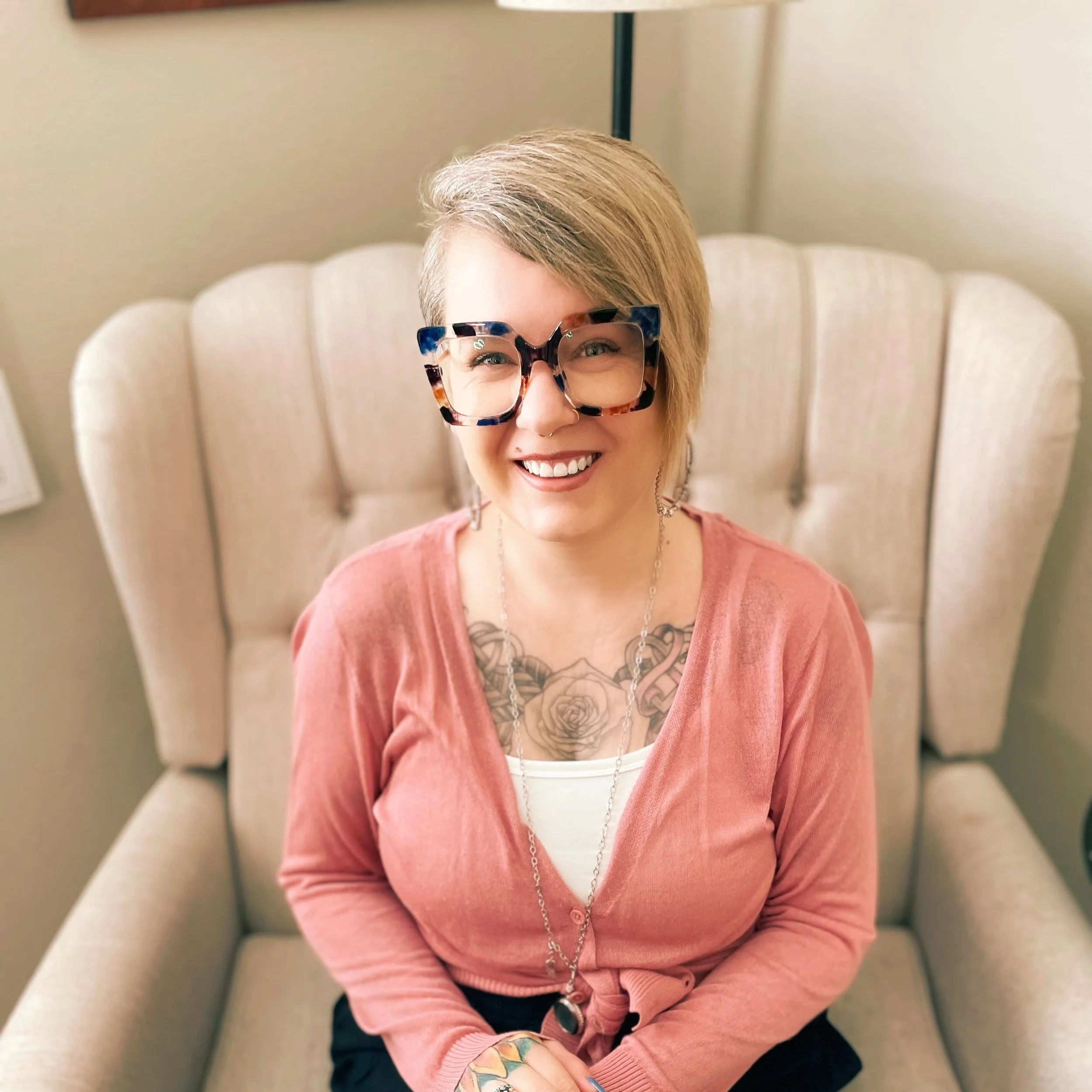 Perinatal therapist Chelsea Kunapuli providing postpartum and pregnancy therapy in California