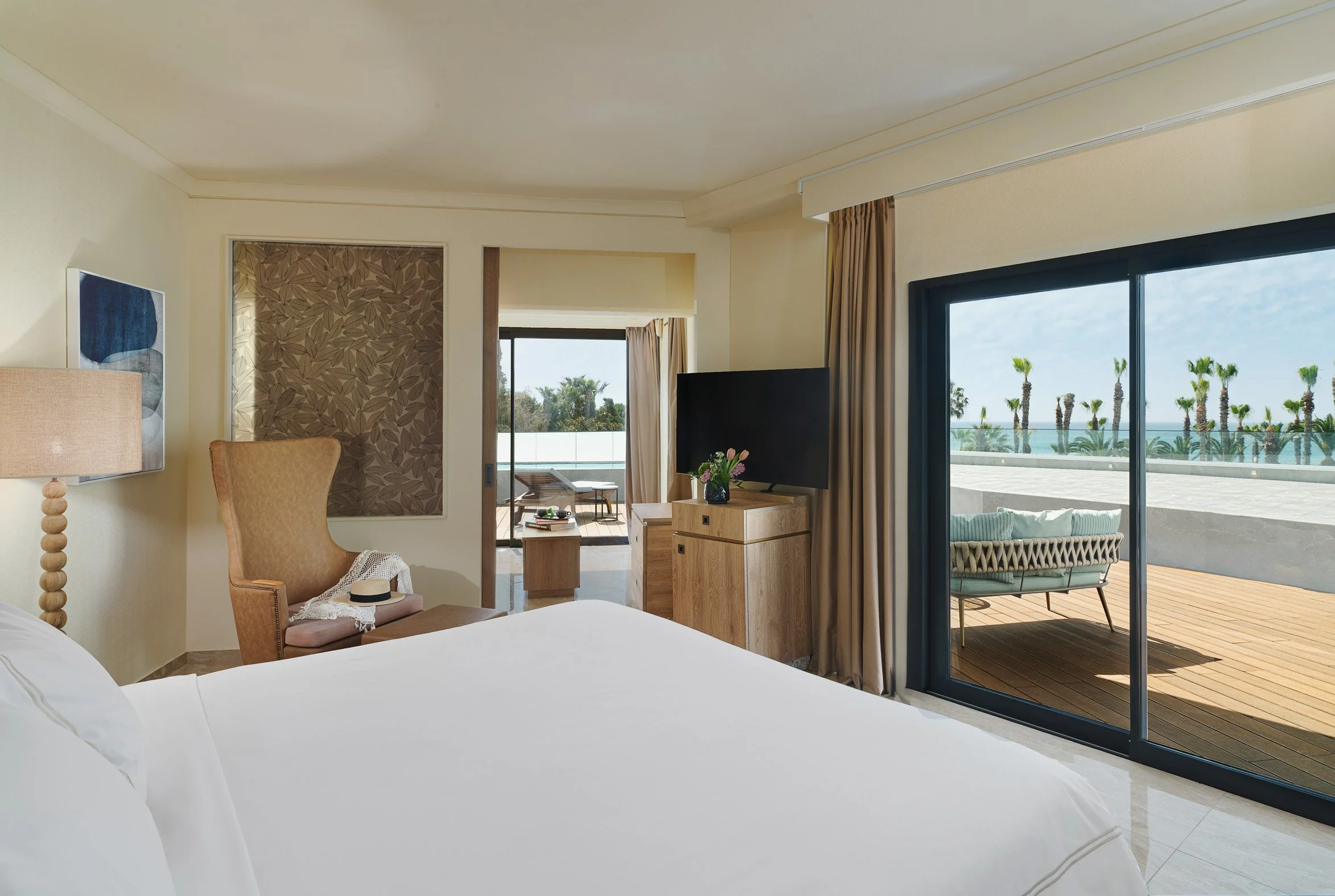 grandresort_room029_swimup_seaview_0001.jpg