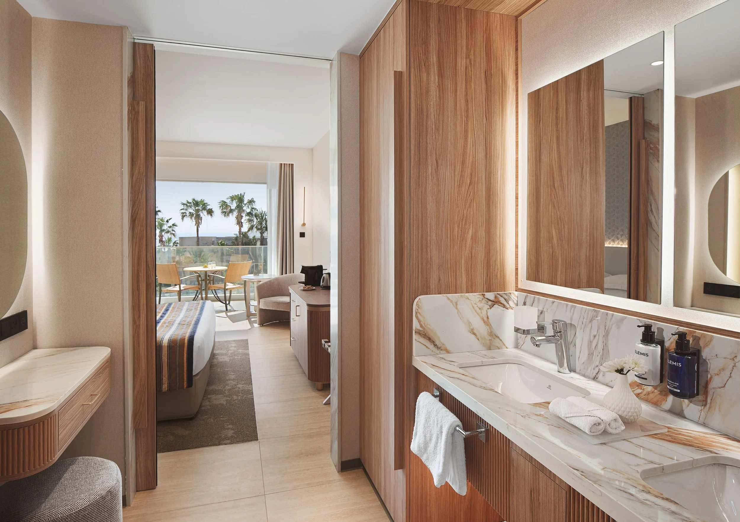 OLP__Rooms_ Deluxe_DSSV_0001.jpg