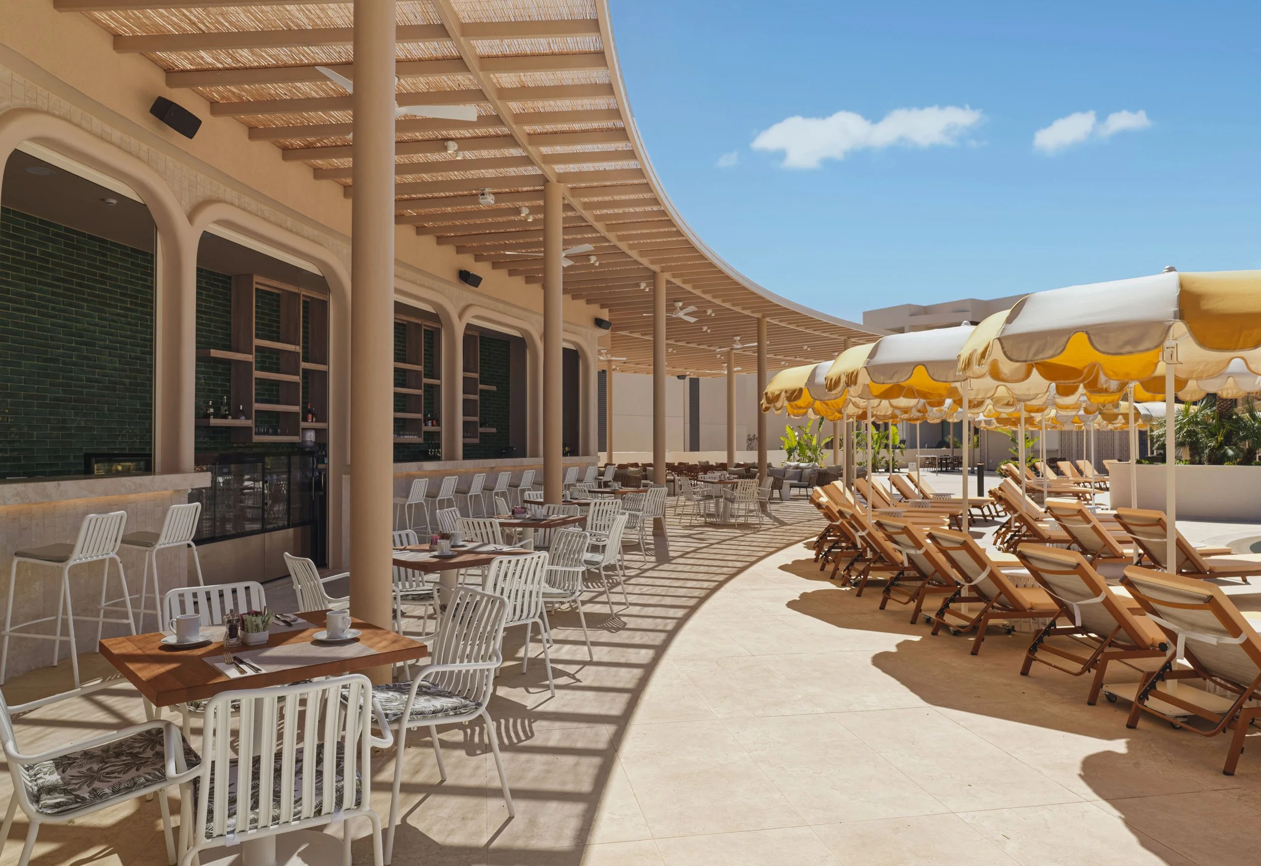 Nalu_ZEPHYR_PoolBar_0005.jpg