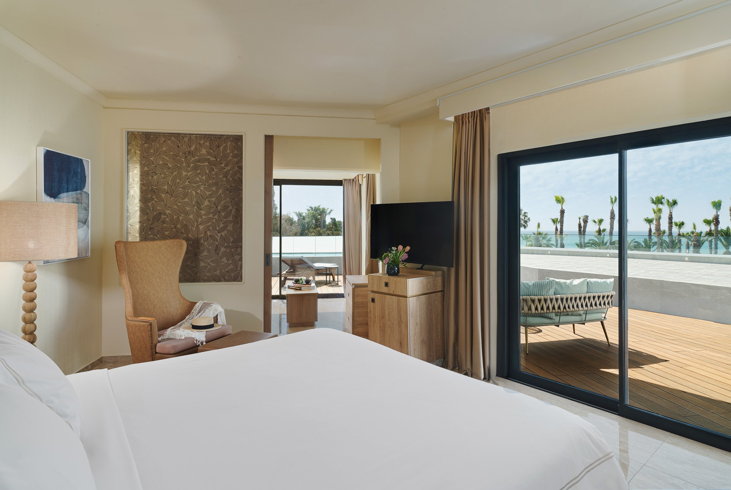 grandresort_room029_swimup_seaview_0001.jpg