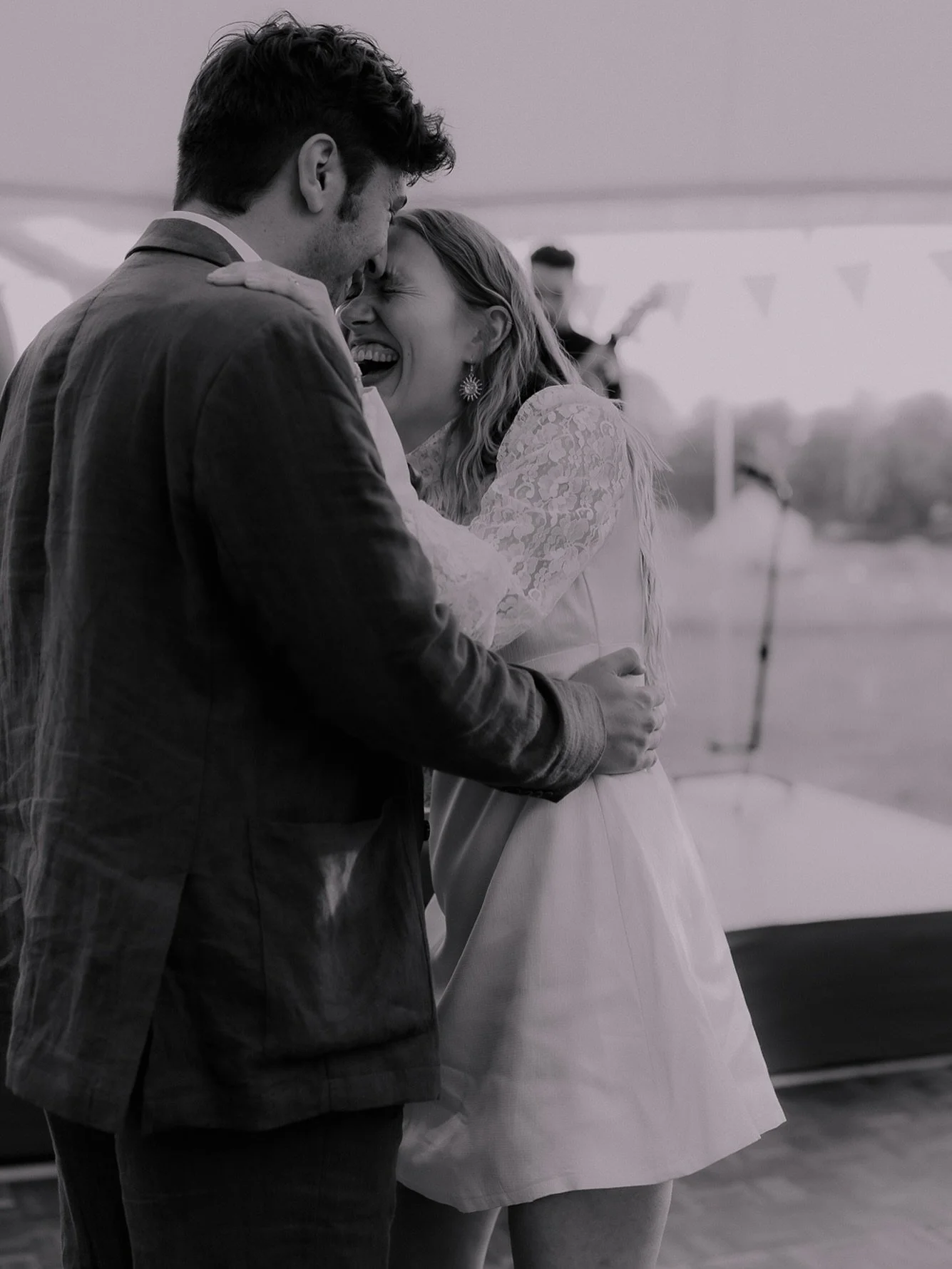 Sheer joy for your first dance as a married couple 🪩✨ I&rsquo;m chasing all the emotions on your wedding day so you may relive this day over and over 🌞

Looking for your wedding photographer? I&rsquo;m now booking 2026 / 2027 🍒
Europe et la France