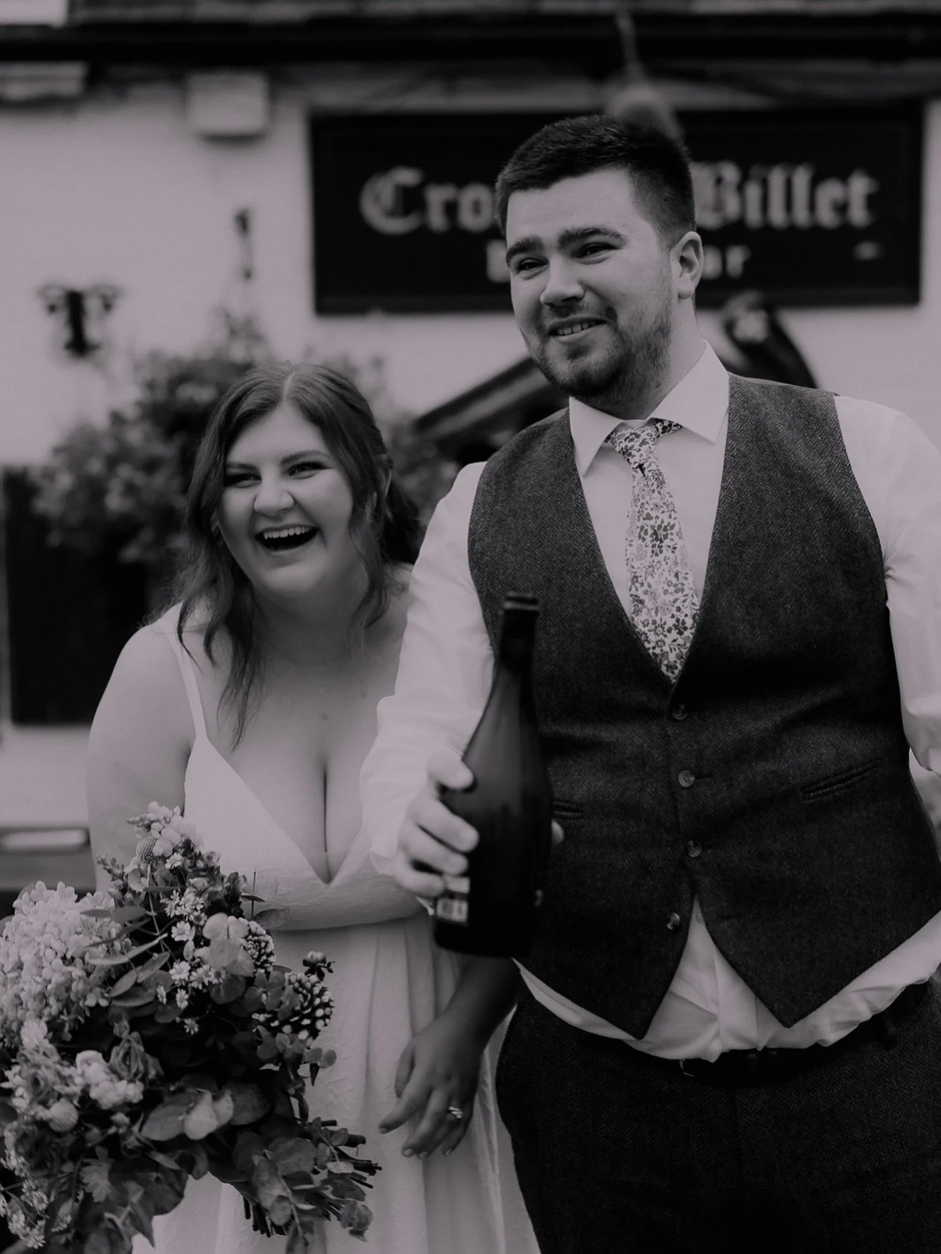 Sabrer le champagne 🍾 and sheer happiness on your wedding day!!
T + A having the best time during their reception at a beautiful pub after their ceremony 🌾
Have you ever opened a champagne bottle with a sword or a knife? 💖
.
.
.
#meilouphotography