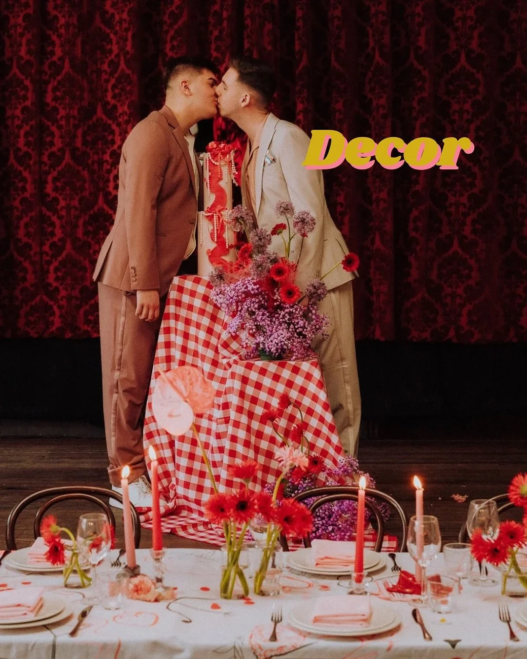 Throwback to this cool, fun &amp; stunning styled shoot put together by the wonderful @mw.weddings.events 🍒
I&rsquo;m such a fan of all the details composing the tables 😍 and these hand drawn tablecloth like 🤌 

And because an advent calendar shou