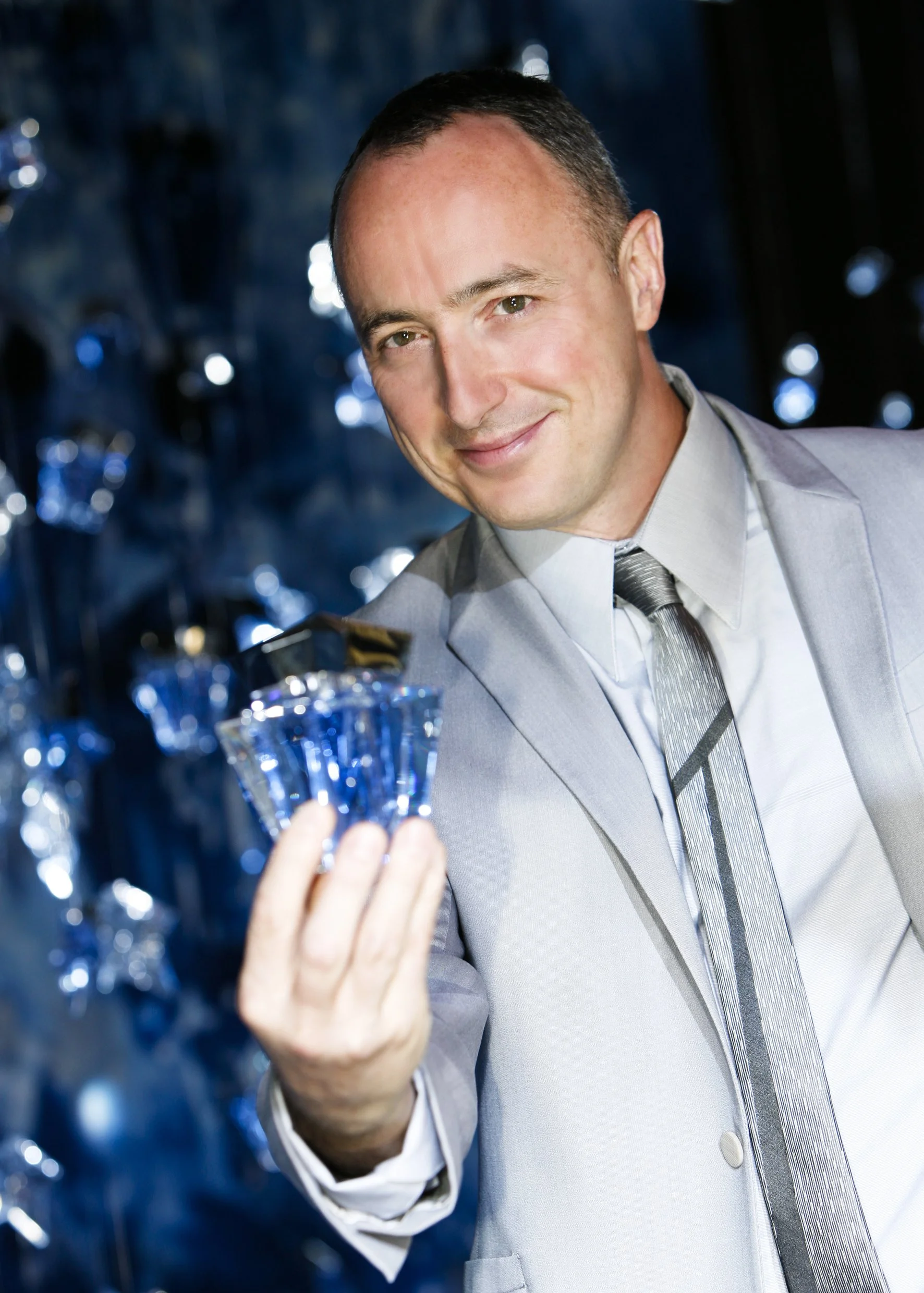 portrait, portrait institutionnel, luxe, image de marque, identité visuelle, corporate branding, Azzaro, Thierry Mugler, Clarins Parfums, Swarovski, Dolce & Gabbana, Guerlain, Angel