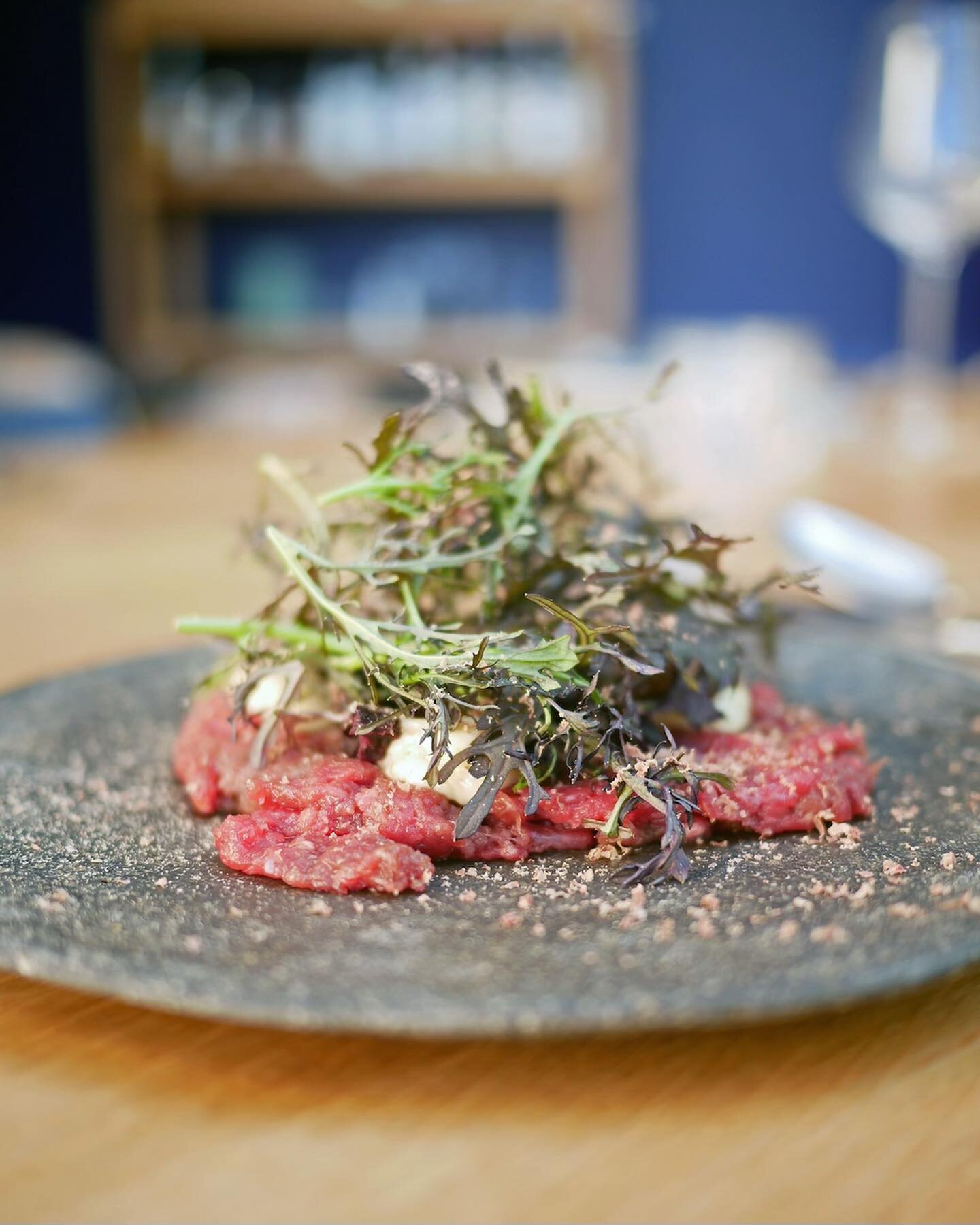 @restaurant_gemini (og @norrlyst , @restaurant_odette og @restaurant_theo ) er meget velfortjent blevet anerkendt for deres tatar🥩

De fire restauranter f&aring;r en helt s&aelig;rlig blanding af vores udsk&aelig;ringer til tataren - bl.a. inderl&ar