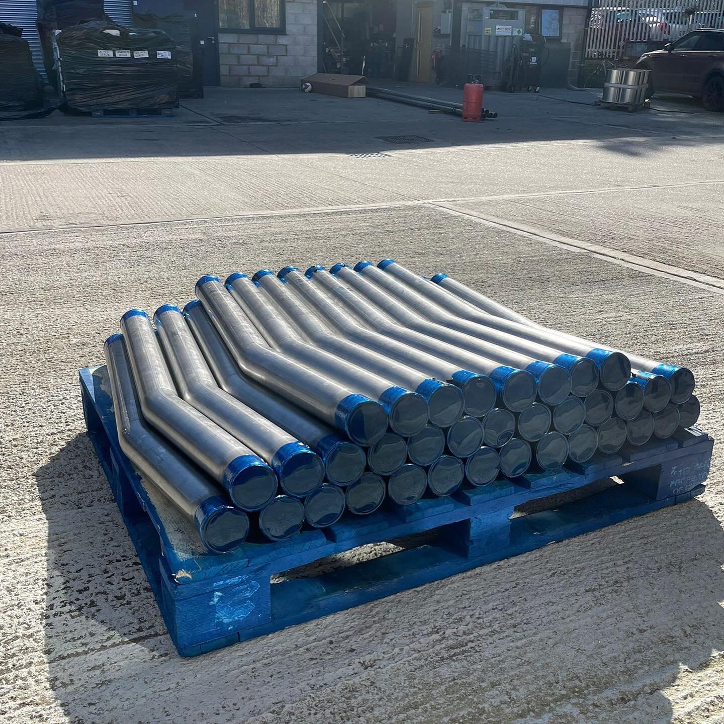 Mandrel tube bending on our AMOB machine, creating exhaust components for automotive industry. 
#machinery #amob #mandreltube #tubebending #lasercut #smallbuisness #metalfabricator #automotive #folding #metal #lasercutting #hertfordshire #laser #meta