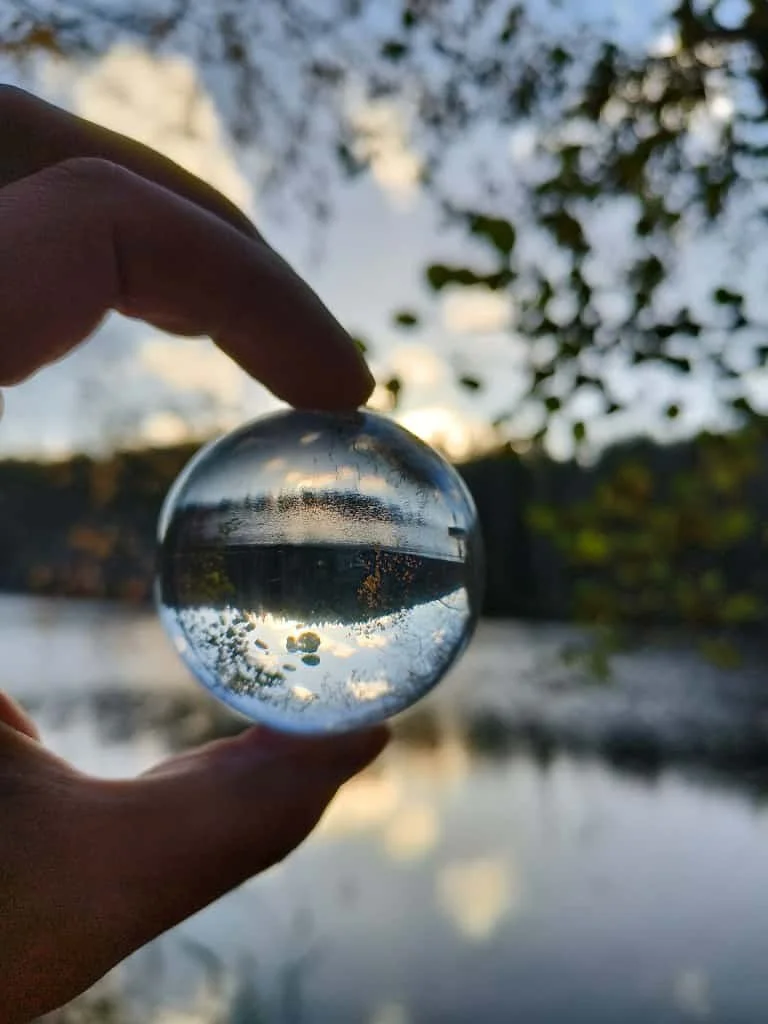 Kohtauksen syysretki Nuuksion Haukkalammelle oli huikea! 
S&auml;&auml; oli hyv&auml;.
Makkara oli hyv&auml;&auml;.
Nokipannukahvi oli hyv&auml;&auml;.
Tikkupulla oli hyv&auml;&auml;.
Ihmiset oli kivoja. ❤️
Hehkutetaanko me liikaa? No anteeks! Mutku 