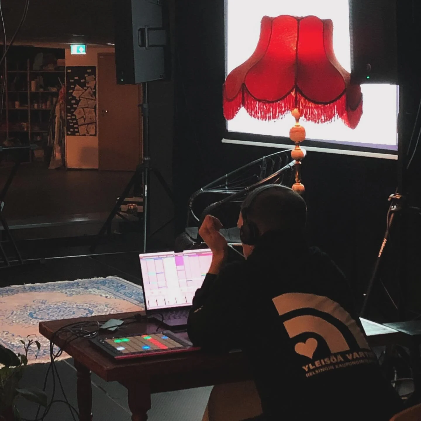 Helmikuu - Kohtauksen kev&auml;tkausi 2026 alkoi luovasti, lempe&auml;sti ja v&auml;h&auml;n villisti! 

Malmi muuntui vapauden n&auml;ytt&auml;m&ouml;ksi yhdess&auml; Helsingin kaupunginteatterin P&auml;&auml;roolissa Malmi -hankkeen ja k&auml;vij&o