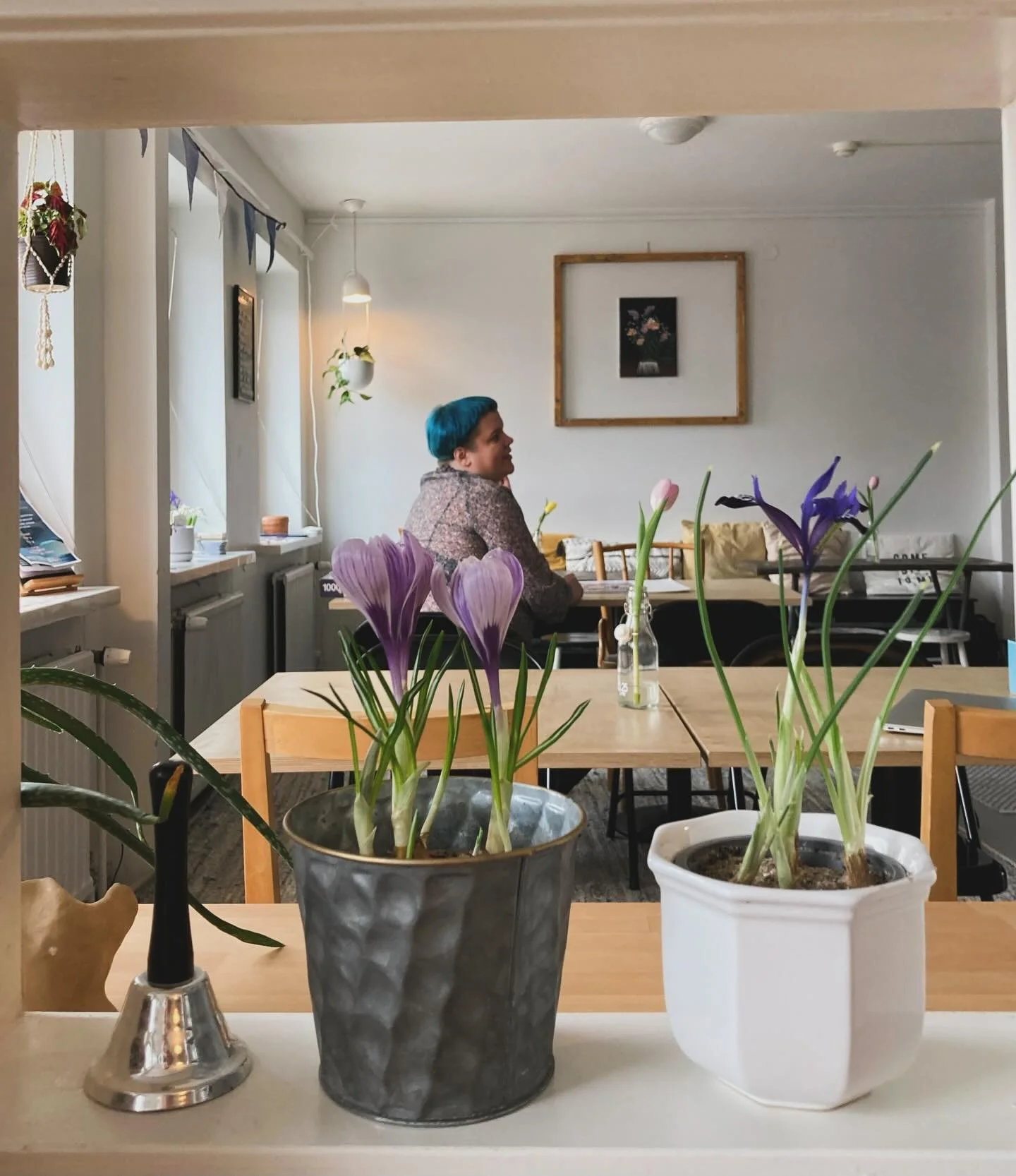 Muistoja maaliskuulta 🌱

1. Toivotimme kev&auml;&auml;n ja harkkari Mimosan tervetulleiksi Vallilaan. 💕🌷
2. Magneetti &amp; pinssipajassa syntyi h&auml;mm&auml;stytt&auml;vi&auml; luomuksia! 🎨🐍
3. Teko&auml;lyst&auml; syvistelem&auml;ss&auml; ka