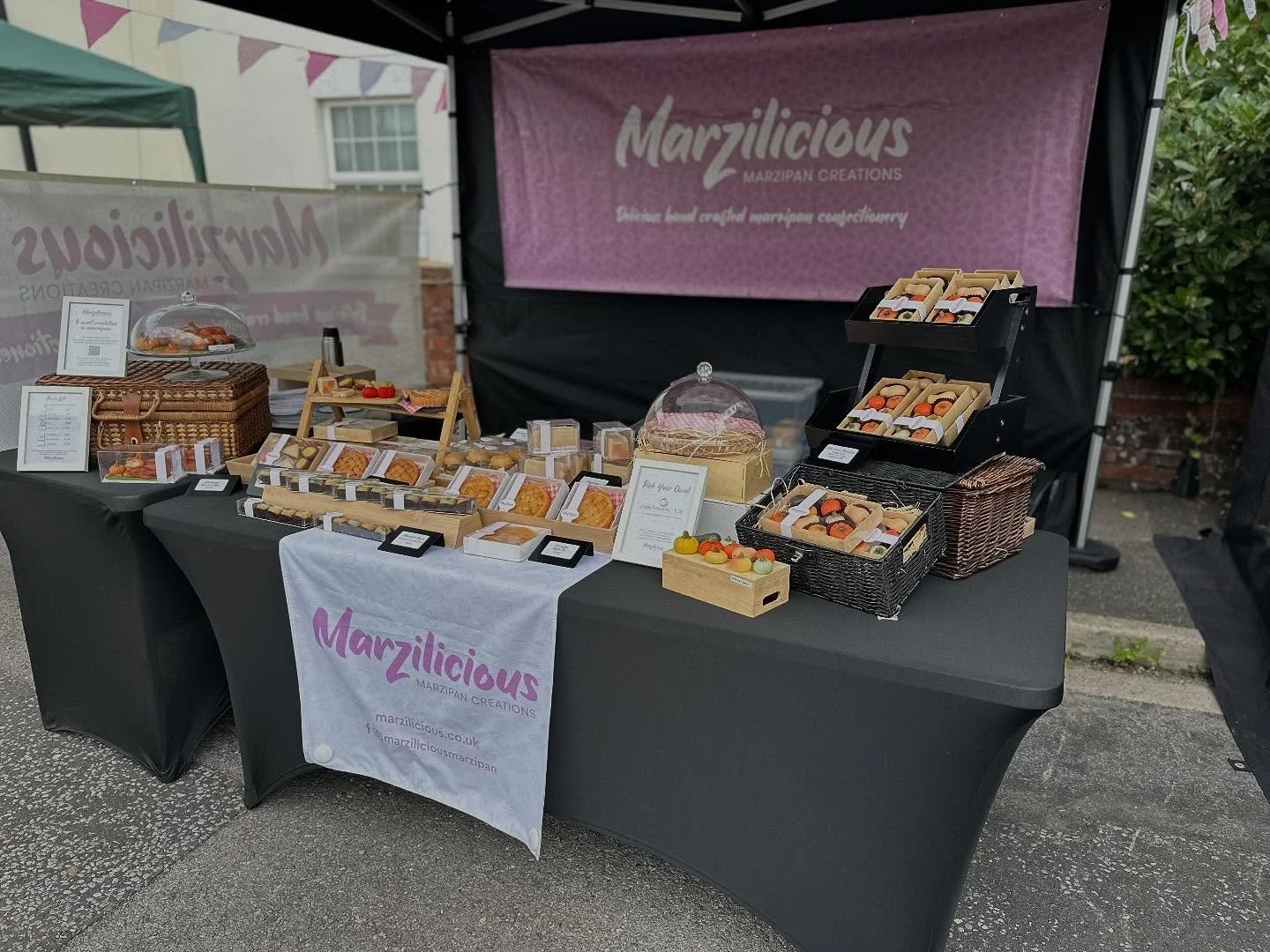 Morning Alverstoke!
We are here for the Michaelsmas Fayre til 4pm.
We have all our usual Autumn goodies with new addition of our apple flavoured apples and apple pies! Yum!
#marzipan #marzipancreations #alverstoke #rotaryclub #villagefayre #autumnvib