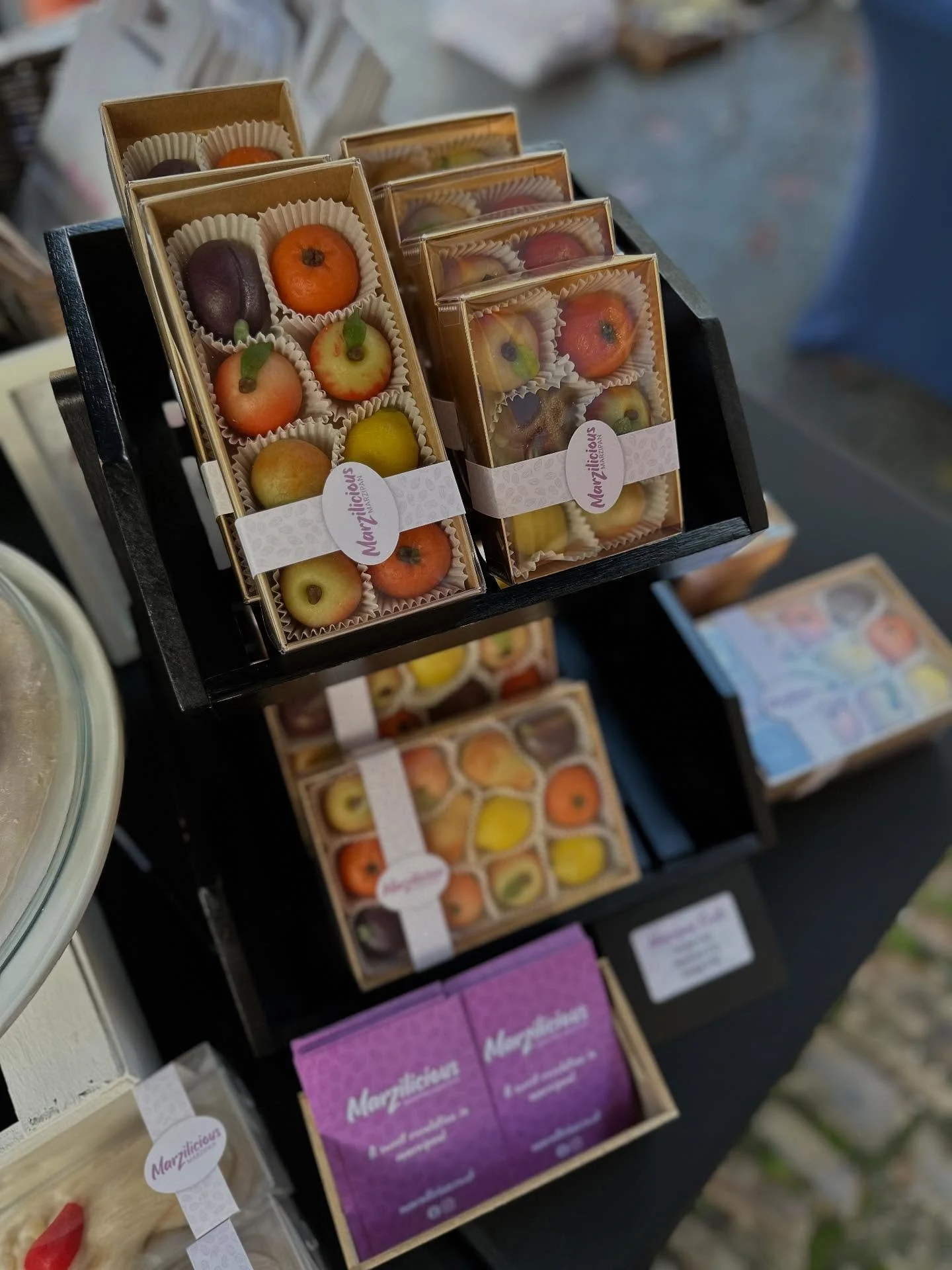 All set up @swsfarmersmarkets in Haslemere for our first festive themed market!
Here til 2&hellip;&hellip;.
#marzipan #christmasmarzipan #artisanfood #vegantreats