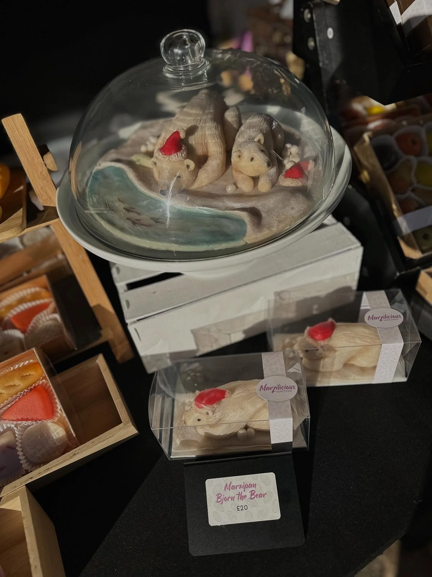 All set up @hantsmarkets in Petersfield with all our festive marzipan goodies! Here till 2&hellip;
#marzipan #christmasmarzipan #farmersmarket