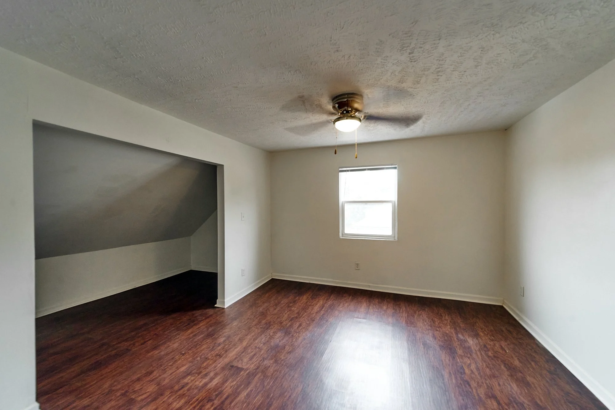 21 Guest Bedroom copy.jpg