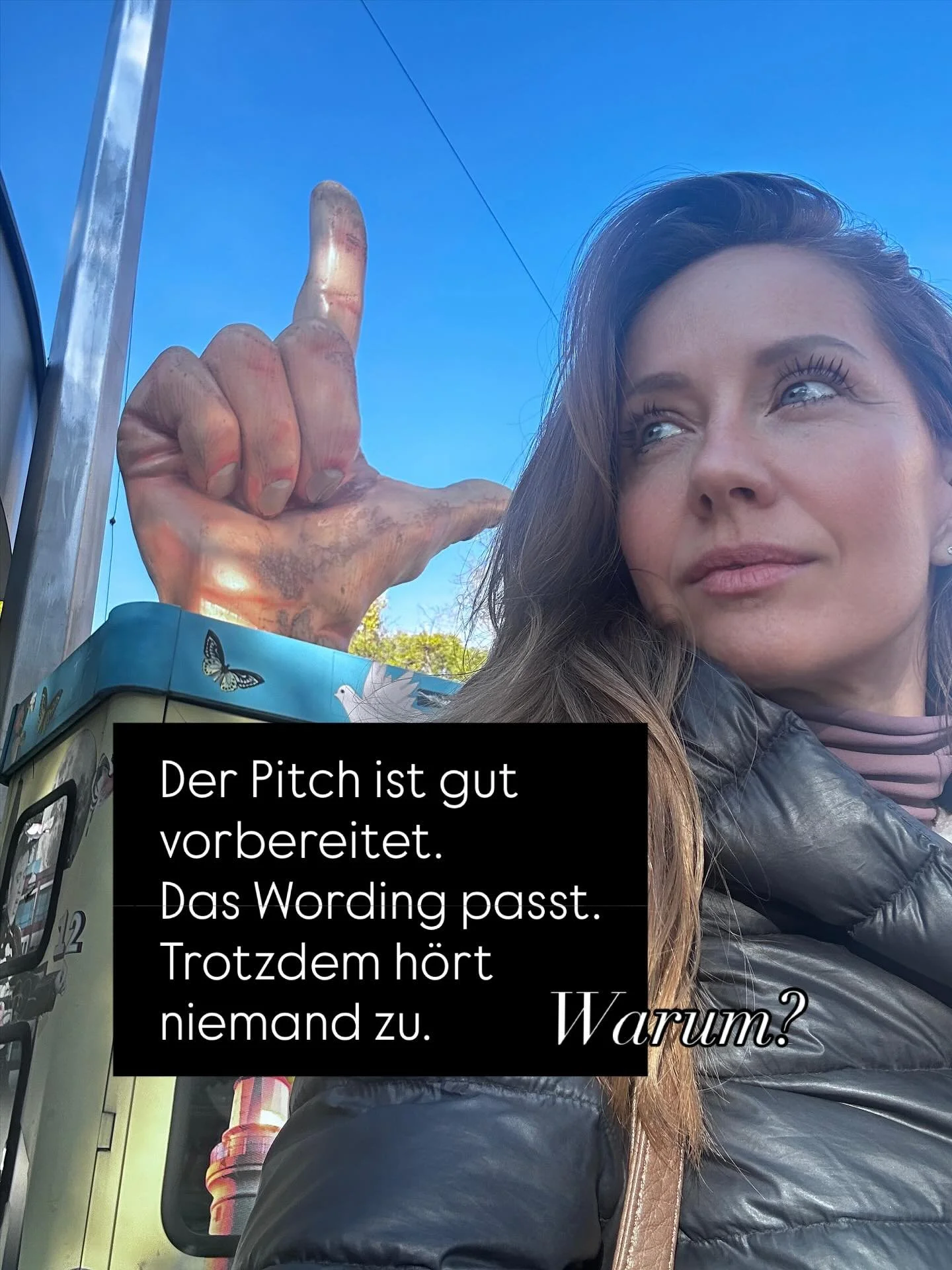 Der Pitch ist gut. Das Wording sitzt. Du hast so viel Zeit hineingesteckt.

Und doch: Niemand h&ouml;rt zu.
Die meisten &uuml;bersehen: Nicht der Text entscheidet, sondern die Delivery. Deine Stimme &amp; Pr&auml;senz.

Entscheidend ist, wie souver&a