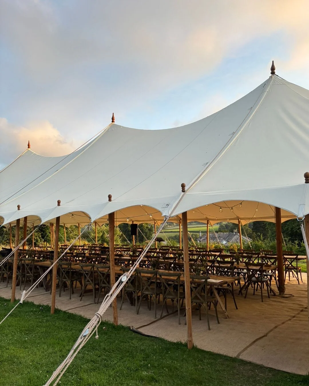 This summer has been full of incredible marquee weddings. From beachside tents to beautiful countryside celebrations, our crew have been busy keeping the drinks flowing and the guests smiling!
There’s something so special about a tented weddin
