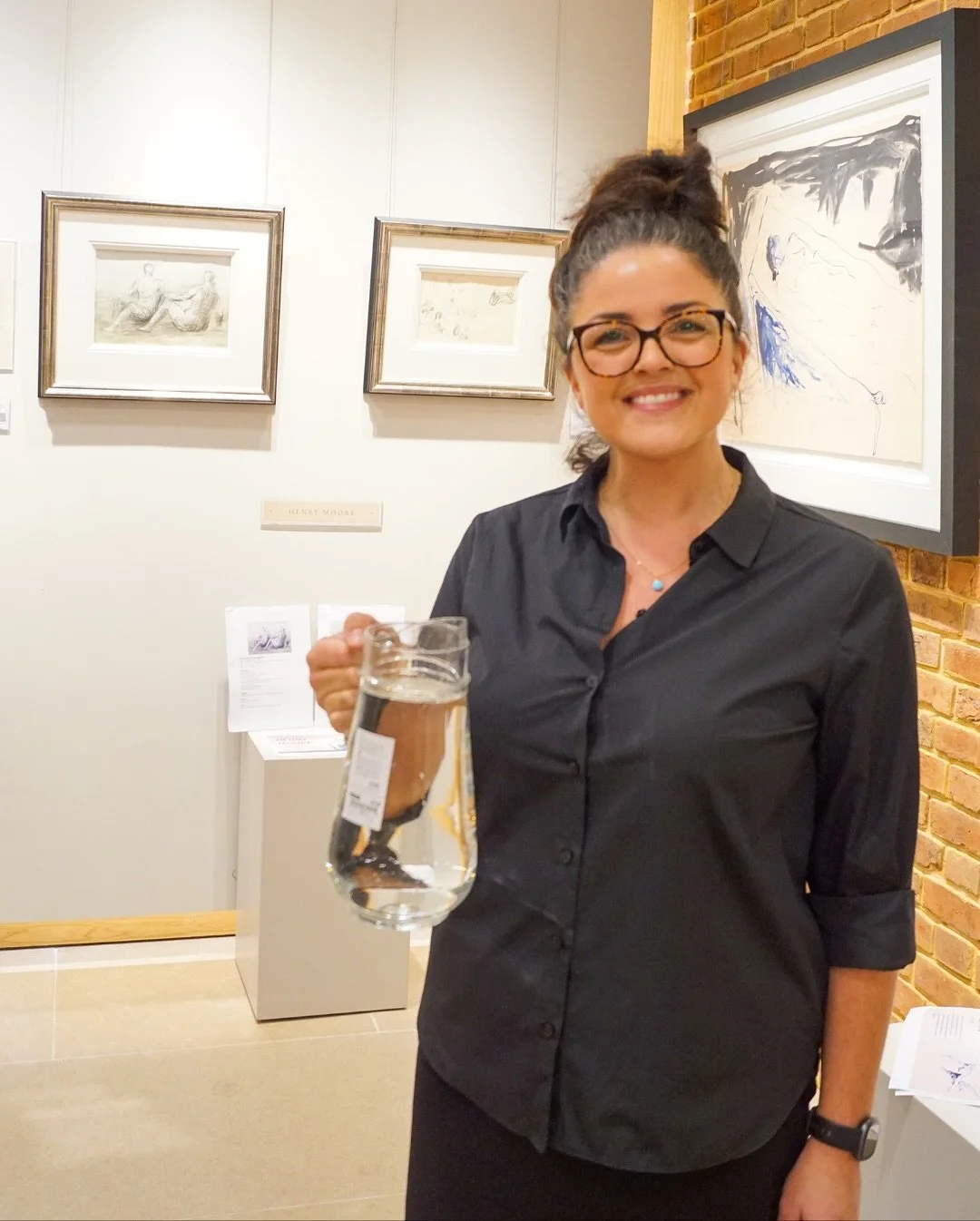 An evening of art, elegance, and exceptional service at @clarendonfineartofficial 🖼️✨

Our crew had the pleasure of supporting the launch of a local artist exhibition. Greeting guests, serving champagne and canap&eacute;s, and keeping everything run