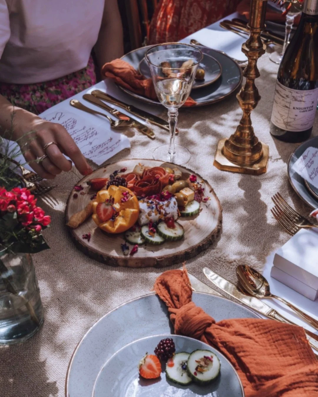 How dreamy is this tablescape set up under the bougainvillea @scorrierhouse 🌺🌸

Going back through photos like this has got us very excited for the spring and summer season ahead. There&rsquo;s something so special about seeing everything come toge