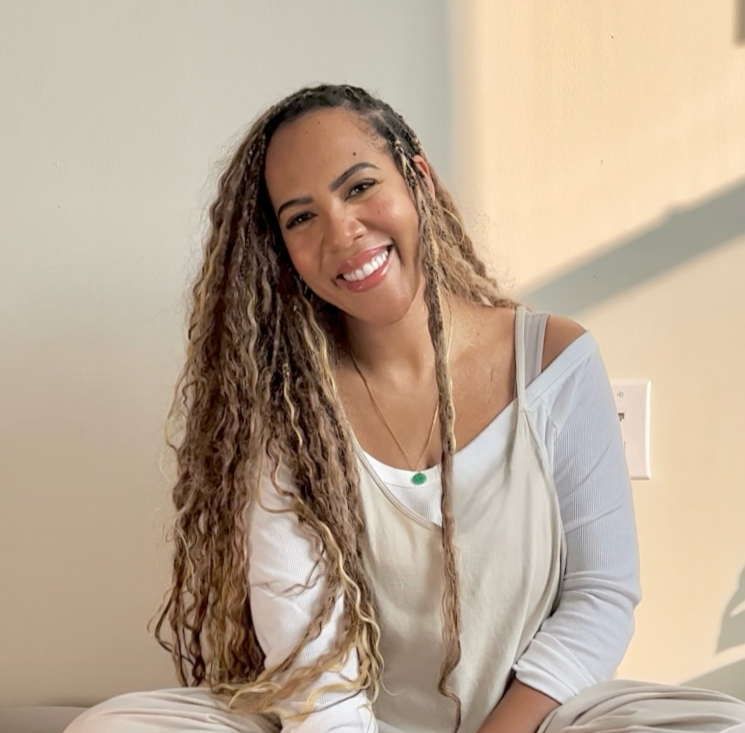 Sadé Christine, Assistant