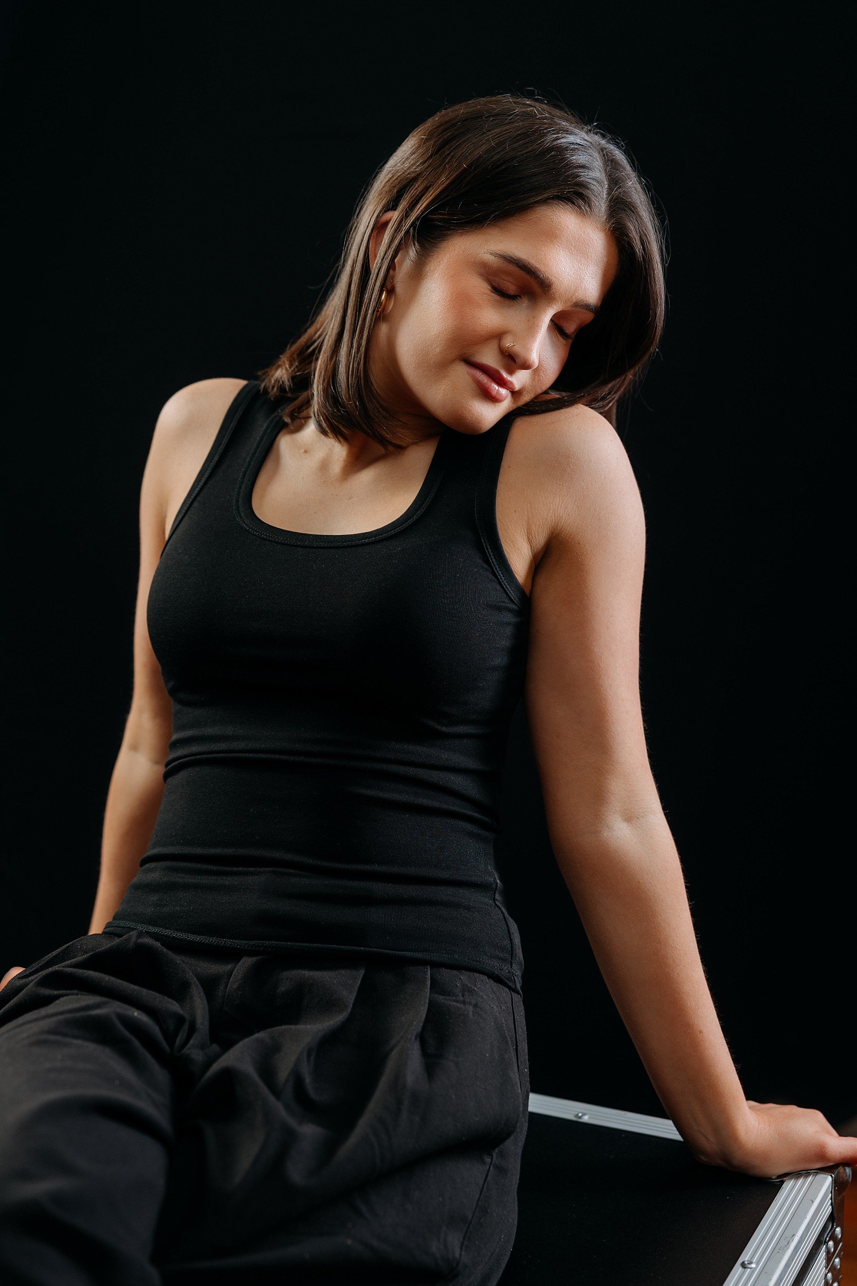 Ellie-Chadwick-Musician-Promo-Photos (6).jpg