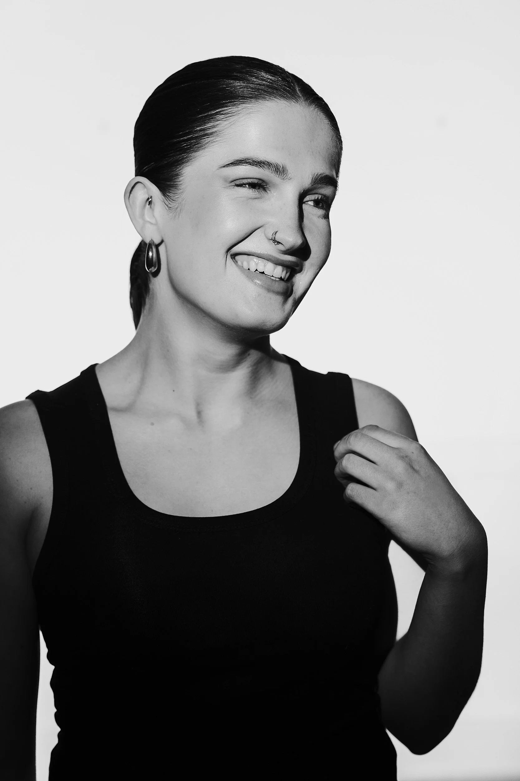 Ellie-Chadwick-Musician-Promo-Photos (15).jpg