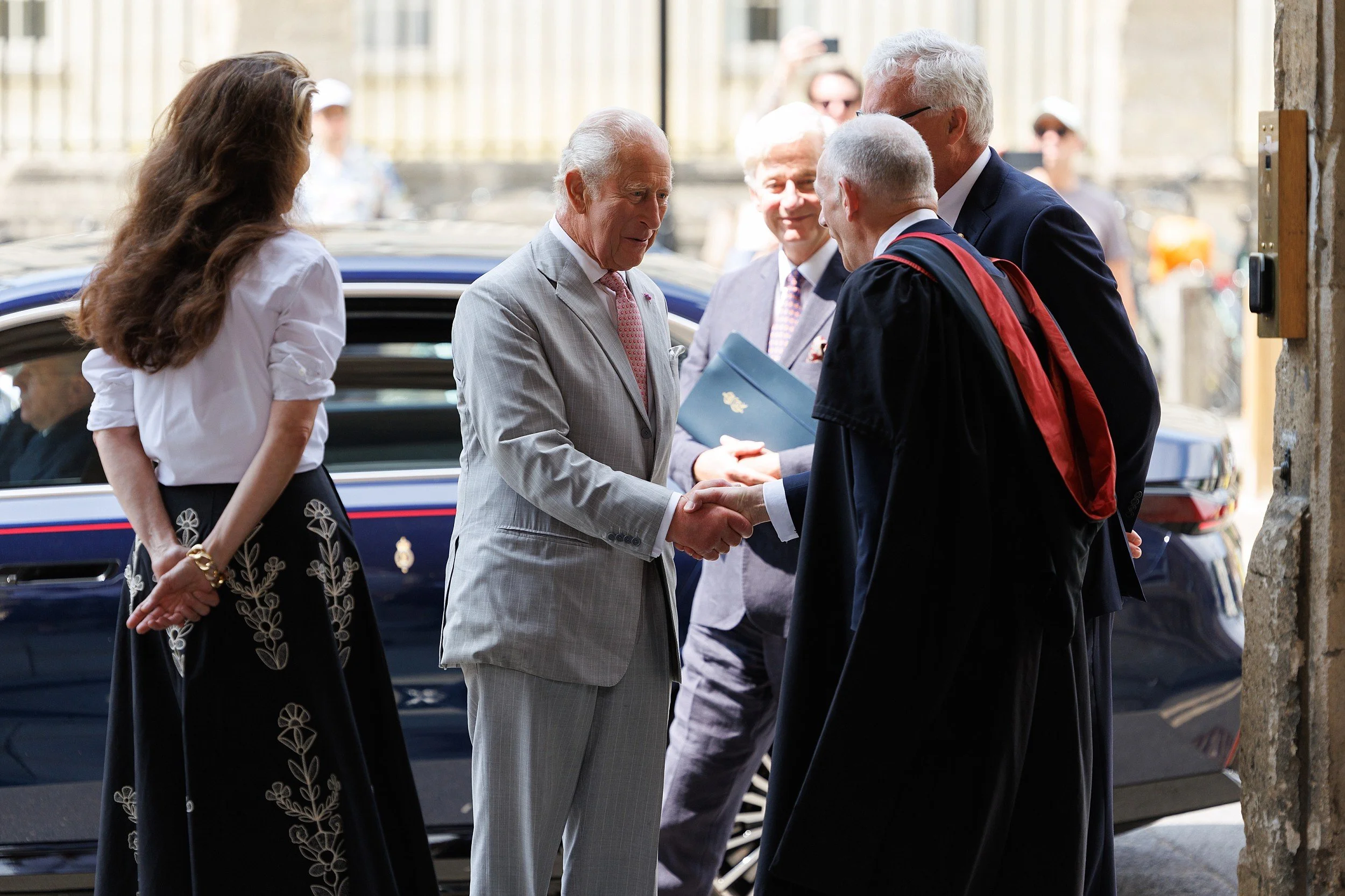 260710 King Charles visit to Oxford Oriel College (2).jpg