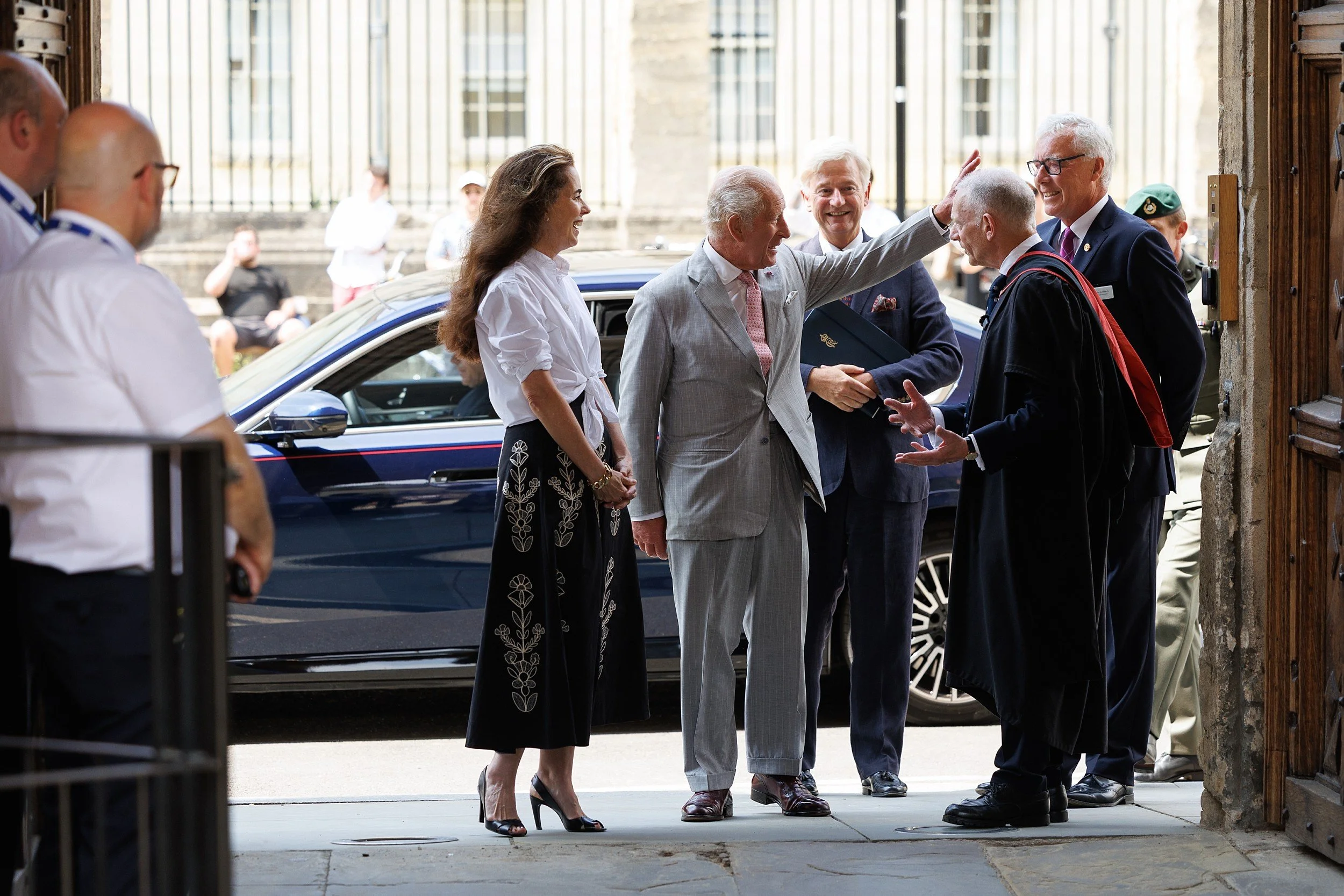 260710 King Charles visit to Oxford Oriel College (3).jpg