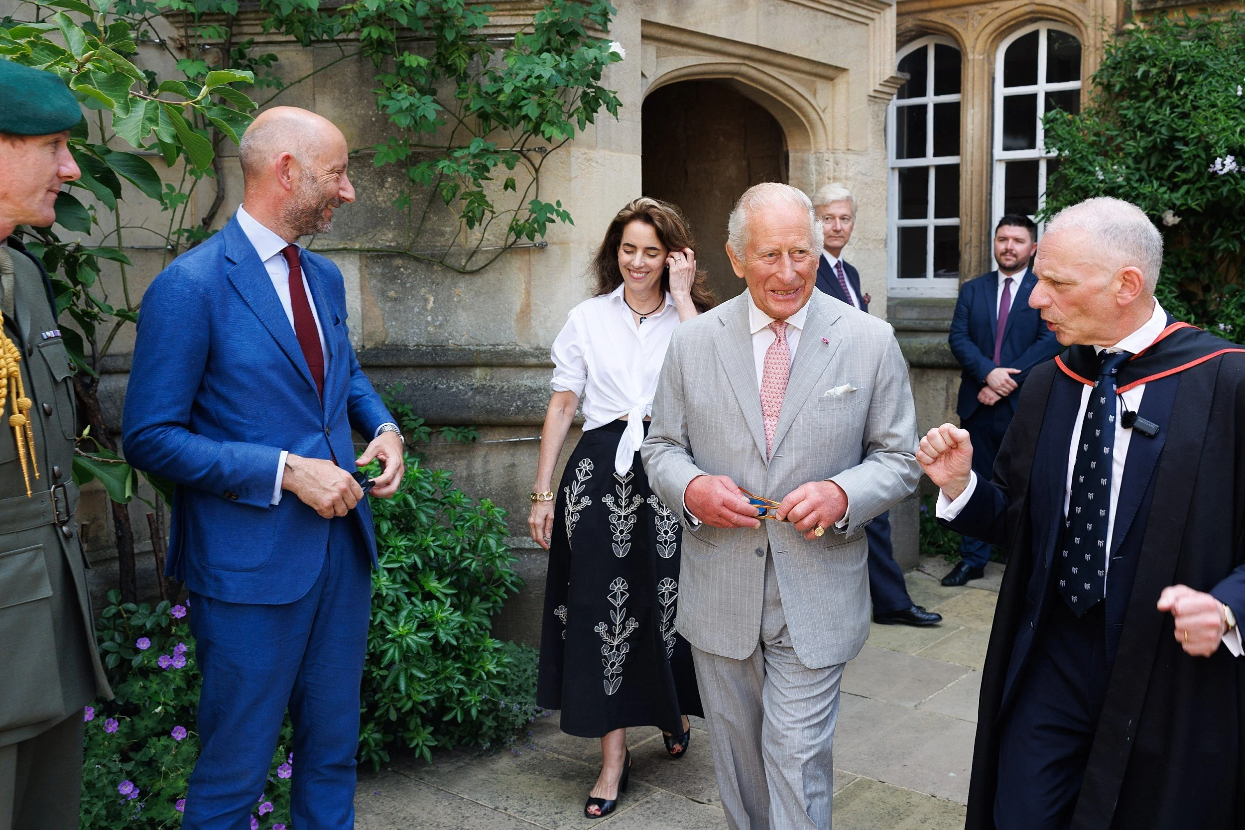 260710 King Charles visit to Oxford Oriel College (9).jpg