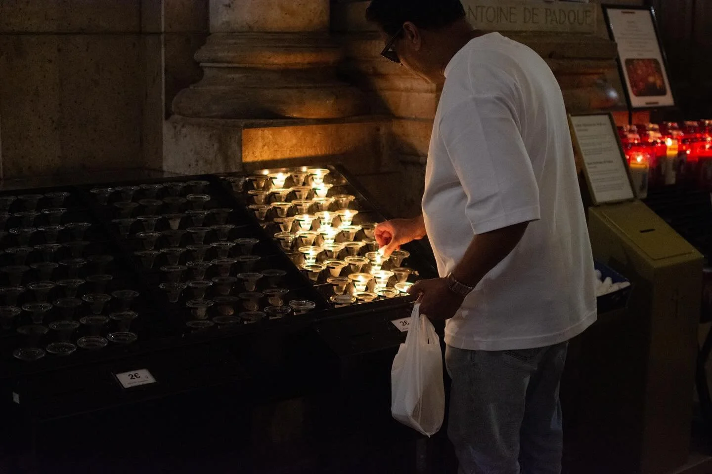Contemplation and prayer inside the Basilica of Sacr&eacute;-C&oelig;ur de Montmartre 
#photography #photographie #candidphoto #candidphotography #photographer #paris #parisfrance #france #sacrecoeur #sacr&eacute;coeur #montmartre #sacr&eacute;c&oeli