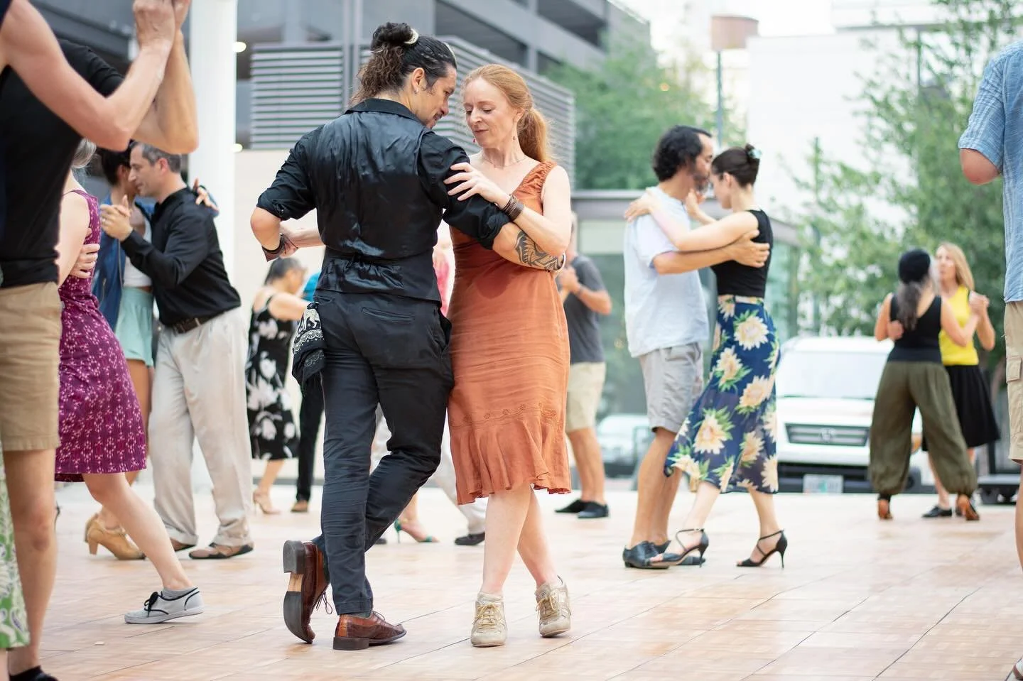 It takes two to tango but there are plenty more folks than that at Monday Night Tango at Director Park 💃 🌹 
.
.
.
.
#photography #dancephotography #dancerphotography #tango #tangodance #portland #pdx #portlandphotography #portlandphotographer #dire