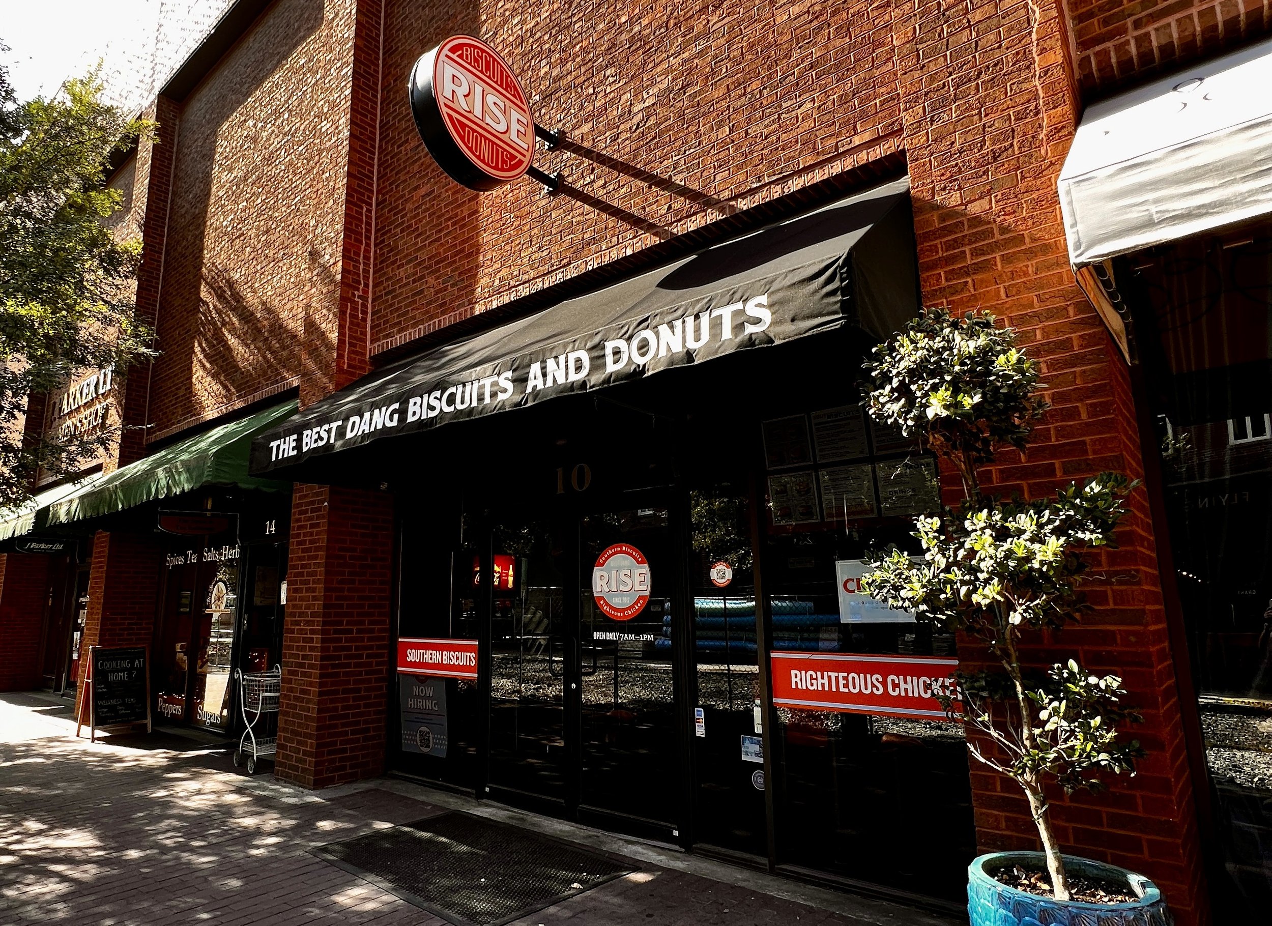 Our favorite restaurants, bars, and sports bars in Savannah