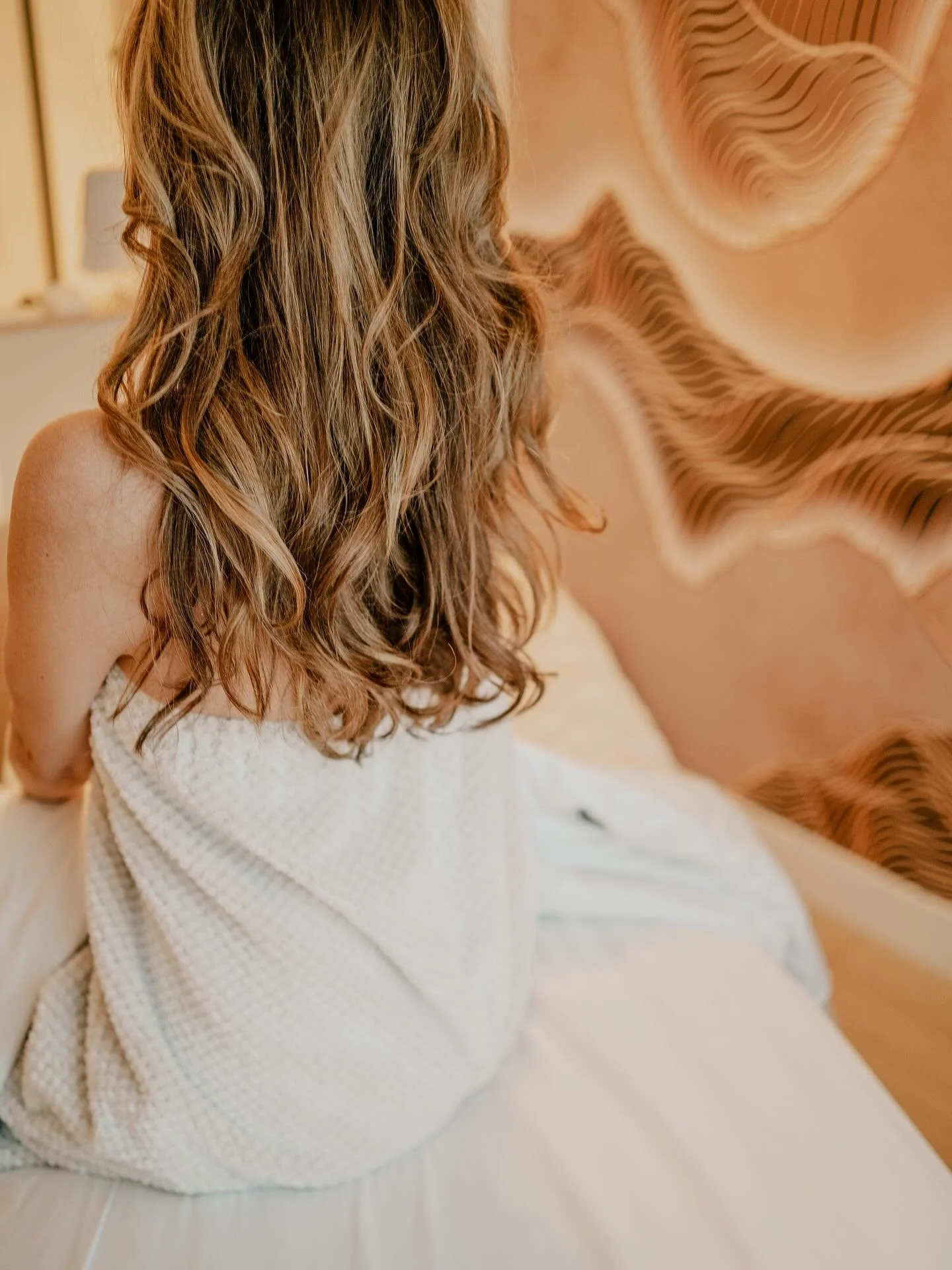 β¨90 minutes of uninterrupted skin therapy are backβ¨
I realized shorter facials had me rushing, and that’s just not my style. Most of you babes need the extra time—whether it’s more extractions, a second dermaplaning blade, or simpl