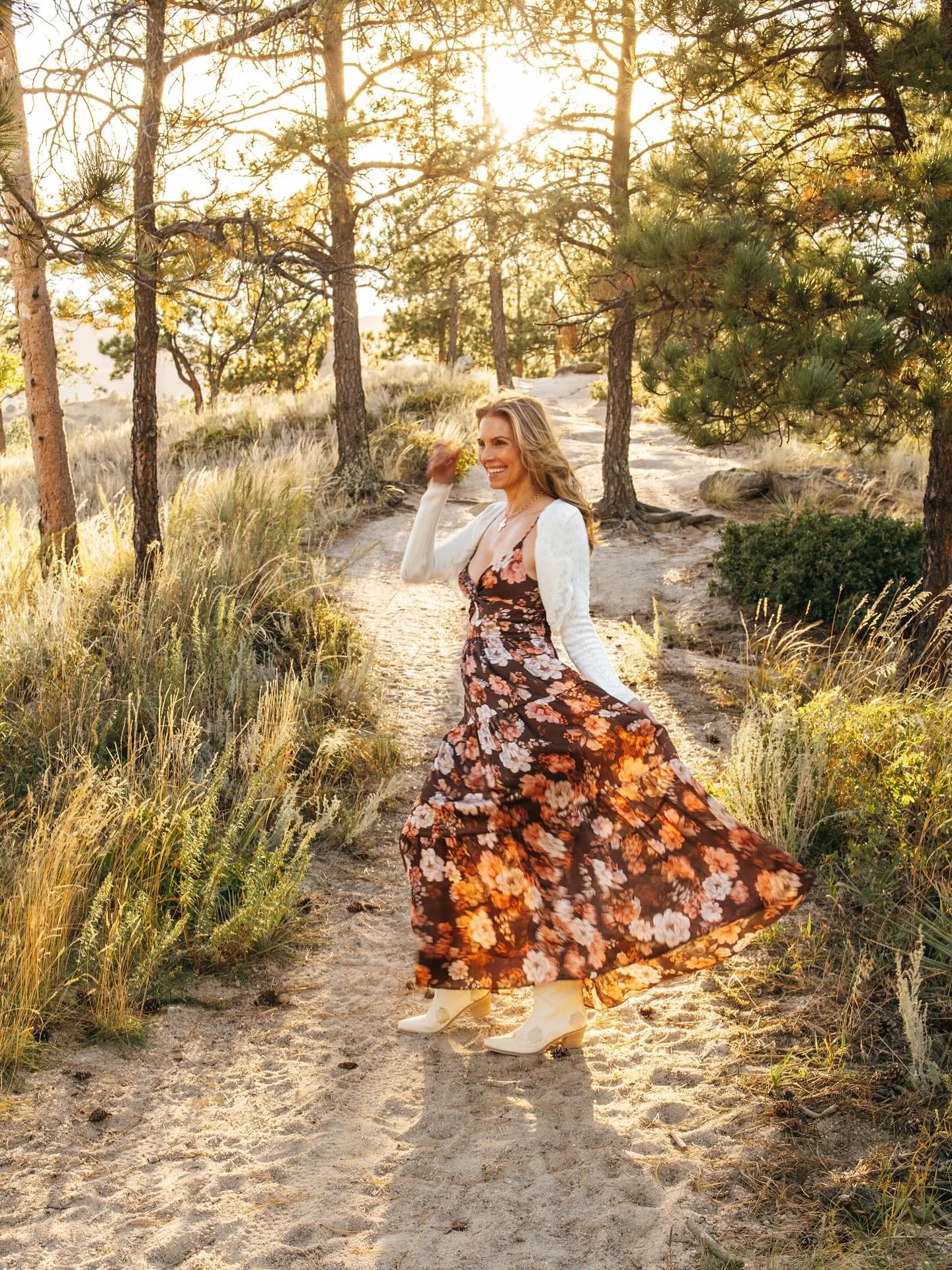 Sometimes I just want to wake up and capture the beauty of the day- to put words to what nature teaches us about change, rest & renewal.
Enveloped in Fall β¨
A mosaic of maple and aspen blankets the forest-
a backdrop of dreamy autumn.
Brisk wind