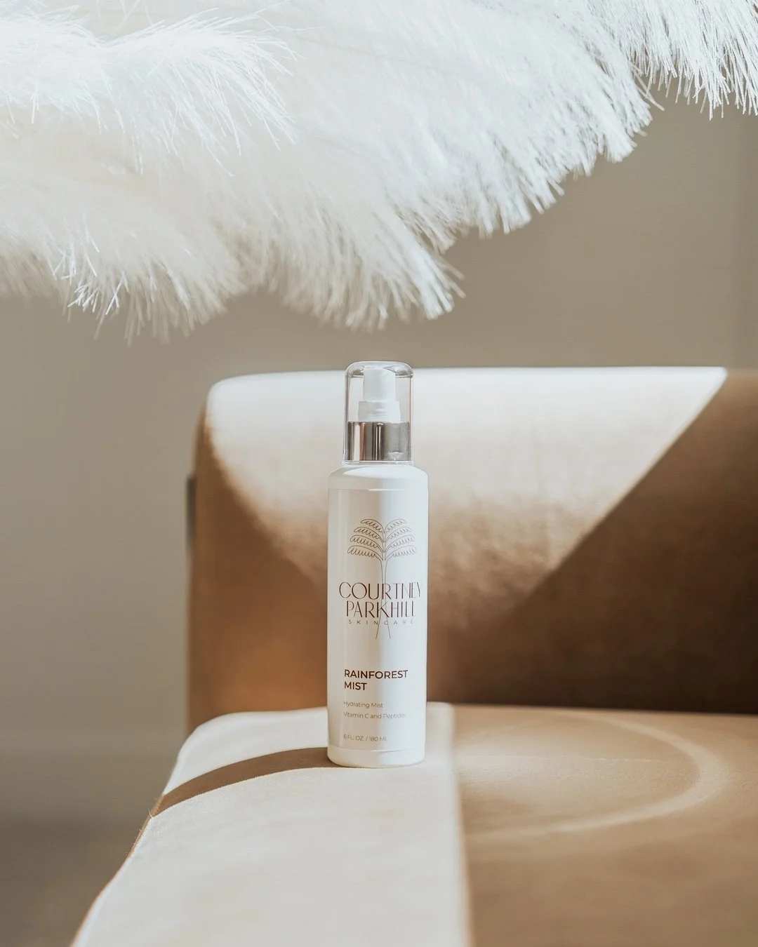 The antidote to altitude.
Infused with vitamin C, algae peptides & plant botanicals-
this serum-strength mist revives dull, dehydrated skin and restores that post-rain glow.
Think vitamin water meets mountain air.
Shop Rainforest Mist From Our B