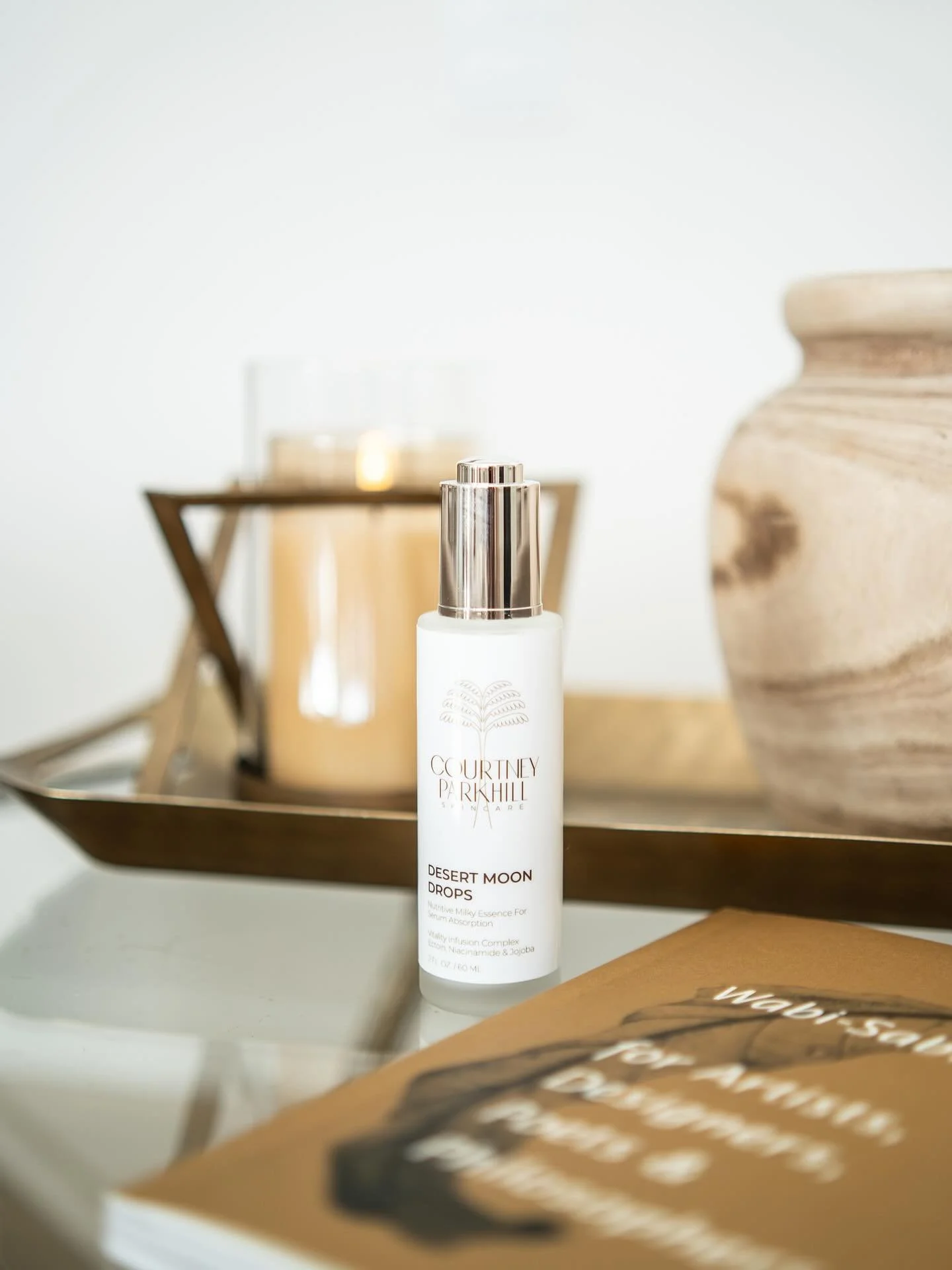 Desert Moon Drops ✨
Our Barrier-Restoring Milky Essence where hydration meets altitude.

Infused with 2% niacinamide, ectoin, and jojoba milk, it floods the skin with moisture, strengthens its defenses, and leaves a luminous, cloud-like finish.

Desi