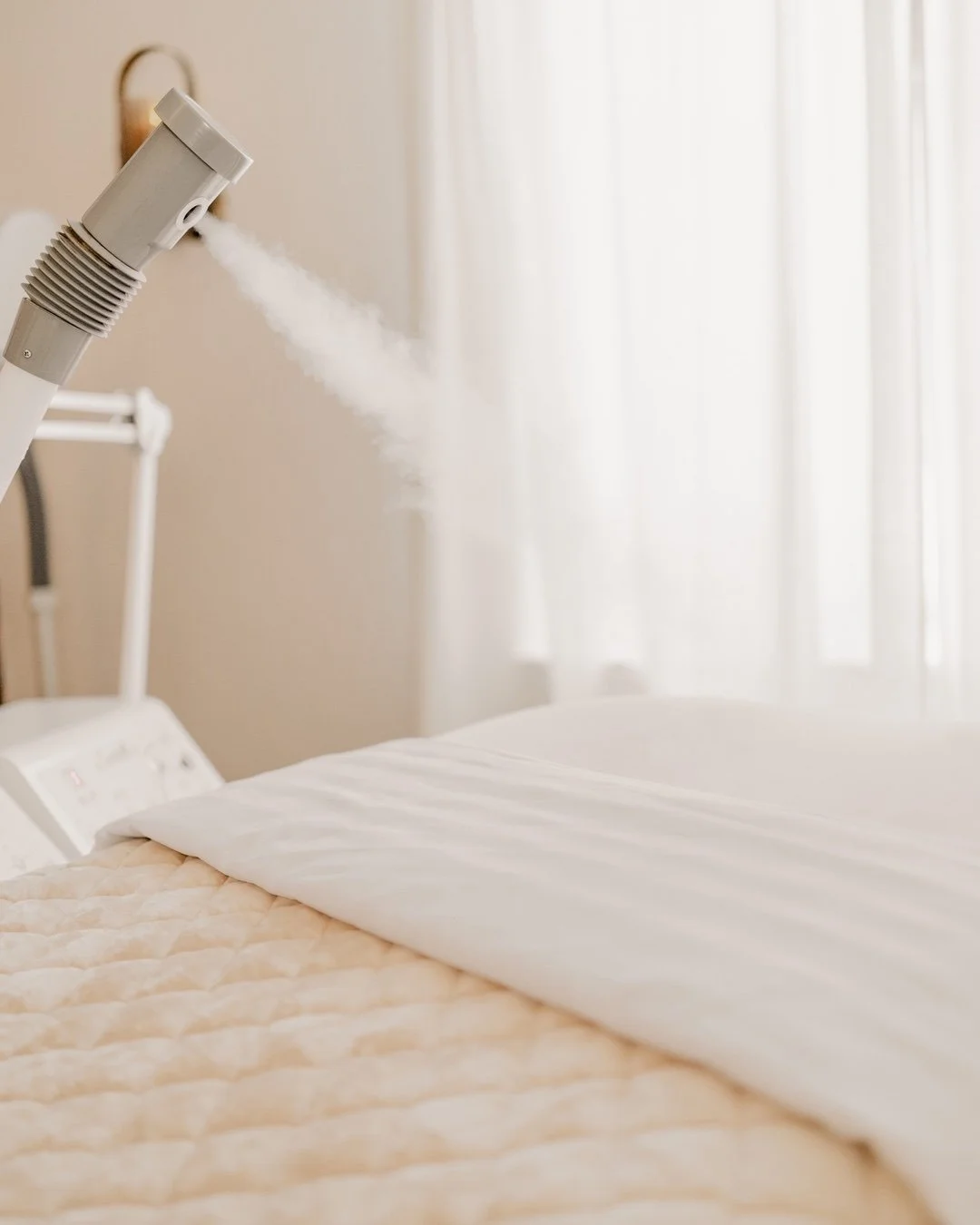 The Alpenglow Philosophy✨
Skin health isn&rsquo;t about doing more, it&rsquo;s about doing what matters. At Alpenglow, we choose formulas that nourish deeply, protect your barrier, and honor the skin&rsquo;s own intelligence. Luxury, to us, is restra