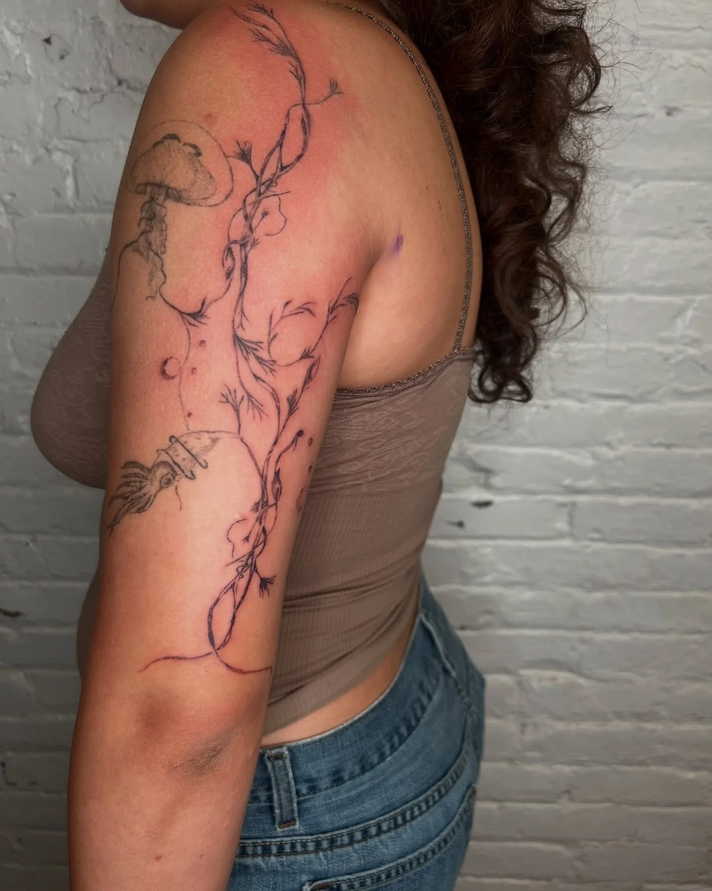 ⛓️&zwj;💥 Handpoke underwater adornment ⛓️

Long time client from NYC with some older pieces from before- 
moon jelly - healed 2 yrs
Squid- healed 1 hr 

Obsessed with this placement and excited to do more things like this.

Done @nicetrytattoo 

#ha