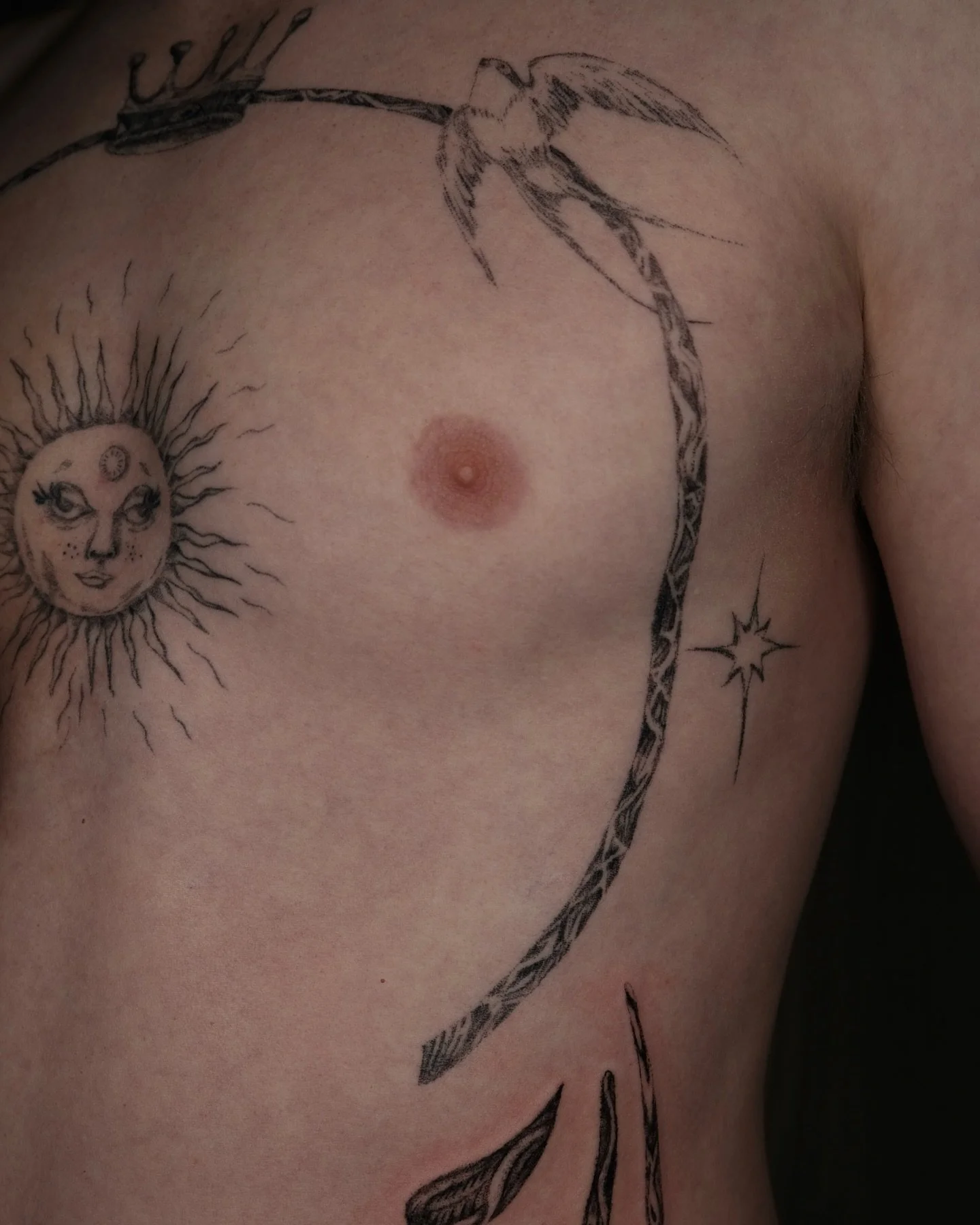 ⛓️ chest session: healed and new ⛓️
Combo handpoke and machine

Absolutely sick addition with new flash- thank you so much! Booking out March/April now 
Chicago - @lair.atelier 
Los Angeles - @twicerabbittattoo 

#losangelestattoo #guestartist #chica