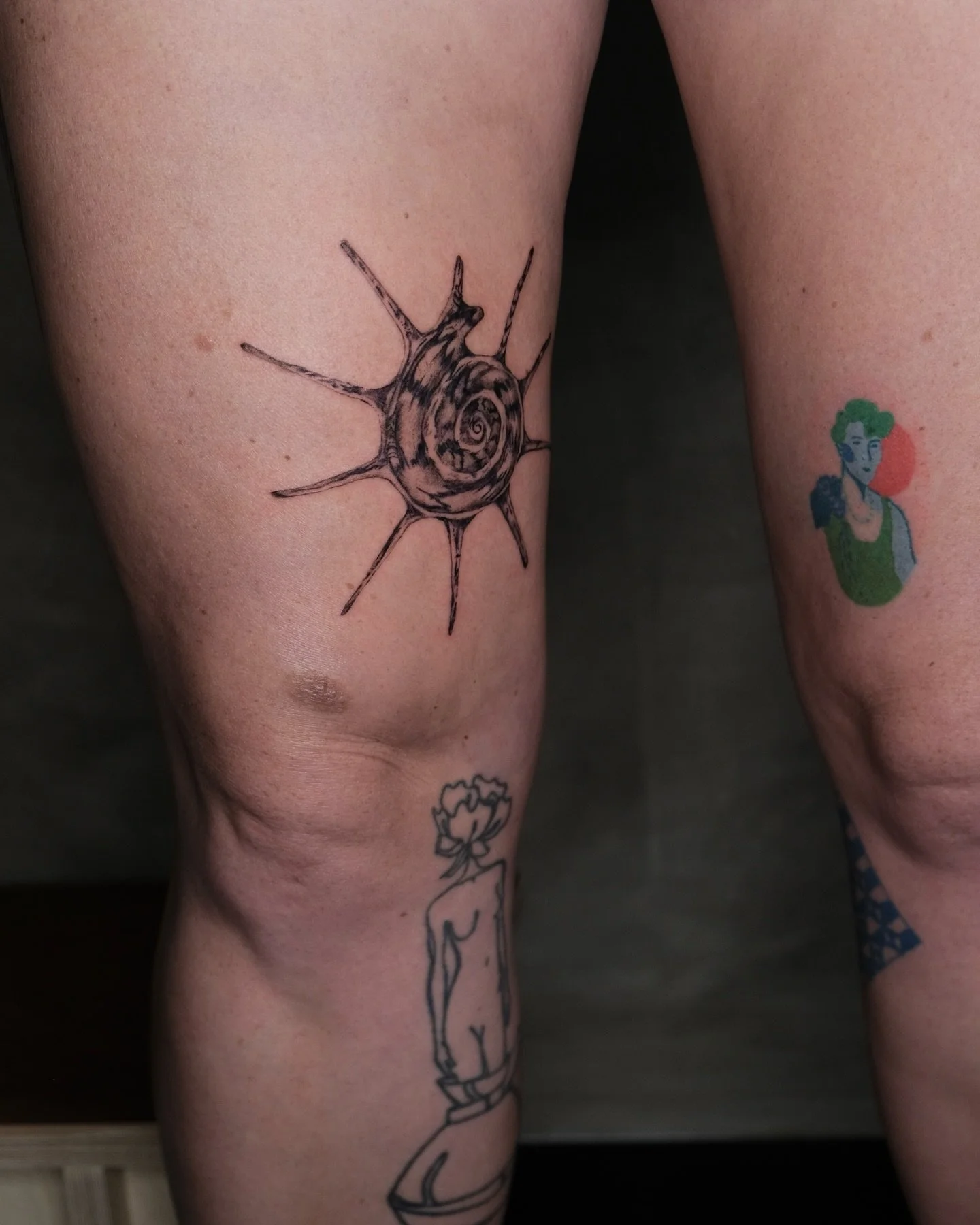 🐚 spicy shell ⛓️

Absolutely obsessed with the placement of this spicy shell- so awesome to get to start getting to do the huge flash drop from a couple of weeks ago. 

I&rsquo;m currently booking out for April 🖤⛓️ in Chicago.