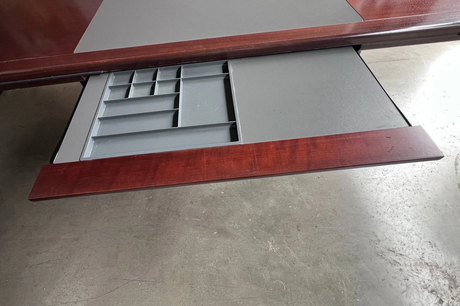 USED MAHOGANY EXECUTIVE DESK SUITE