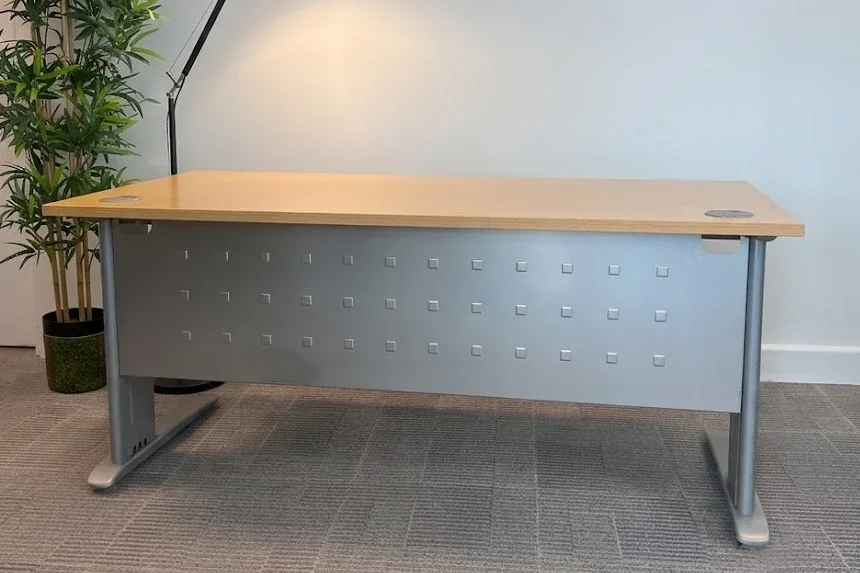 used light oak 160cm desk(1).webp