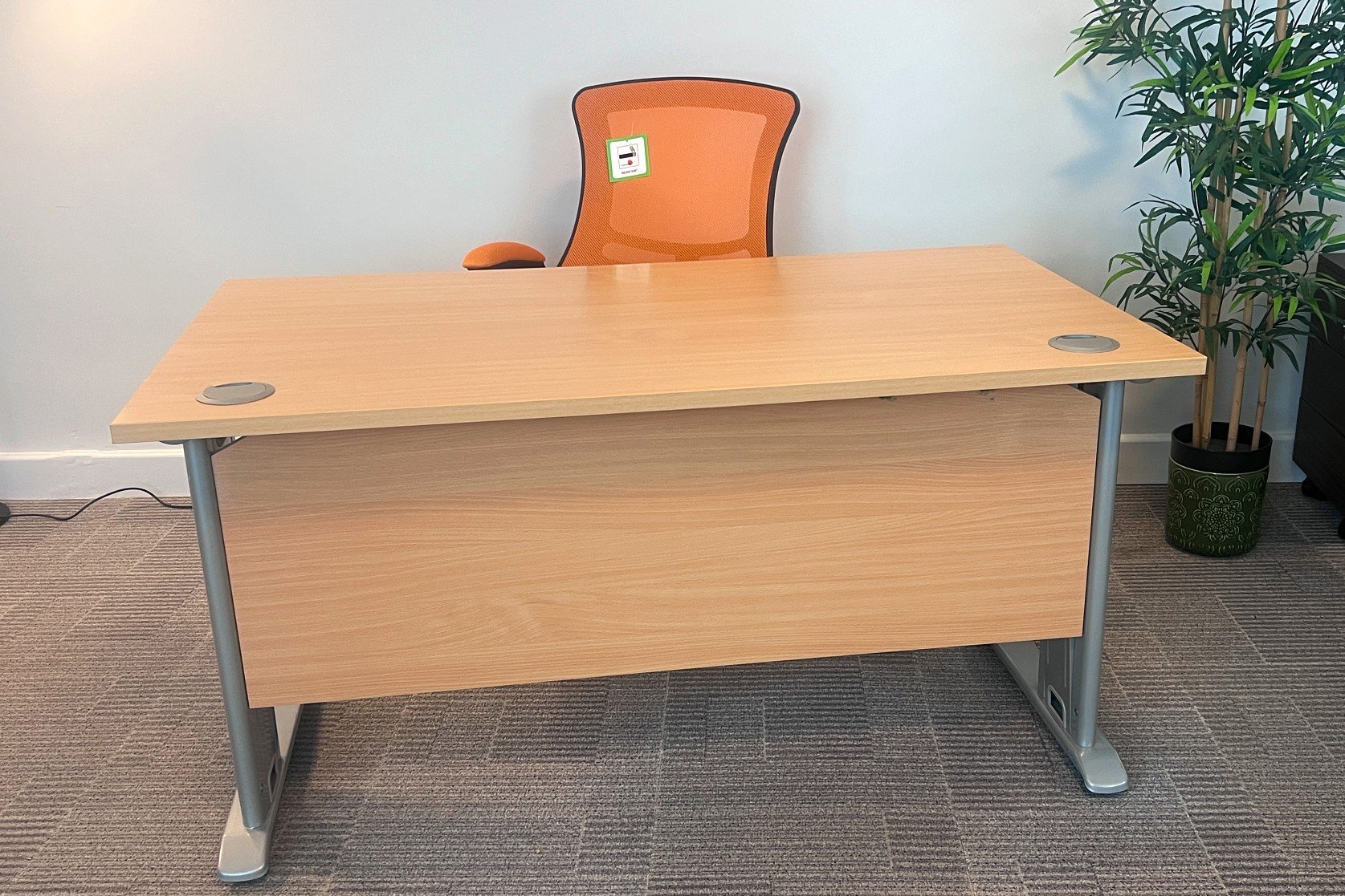 Used desks 140cm x 80cm.jpg